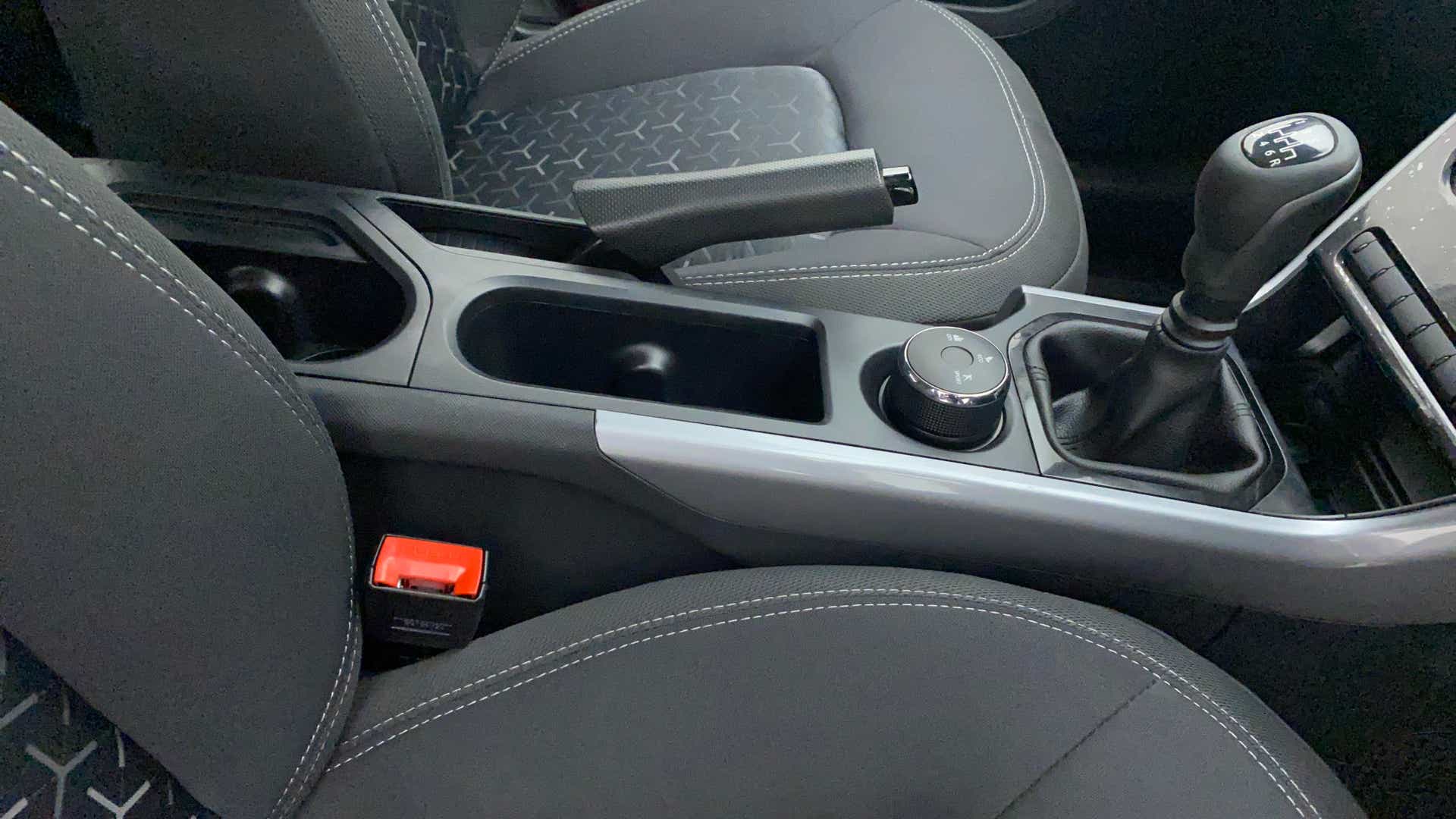 Center console with gear shift and handbrake of a Tata Nexon 2017-2023