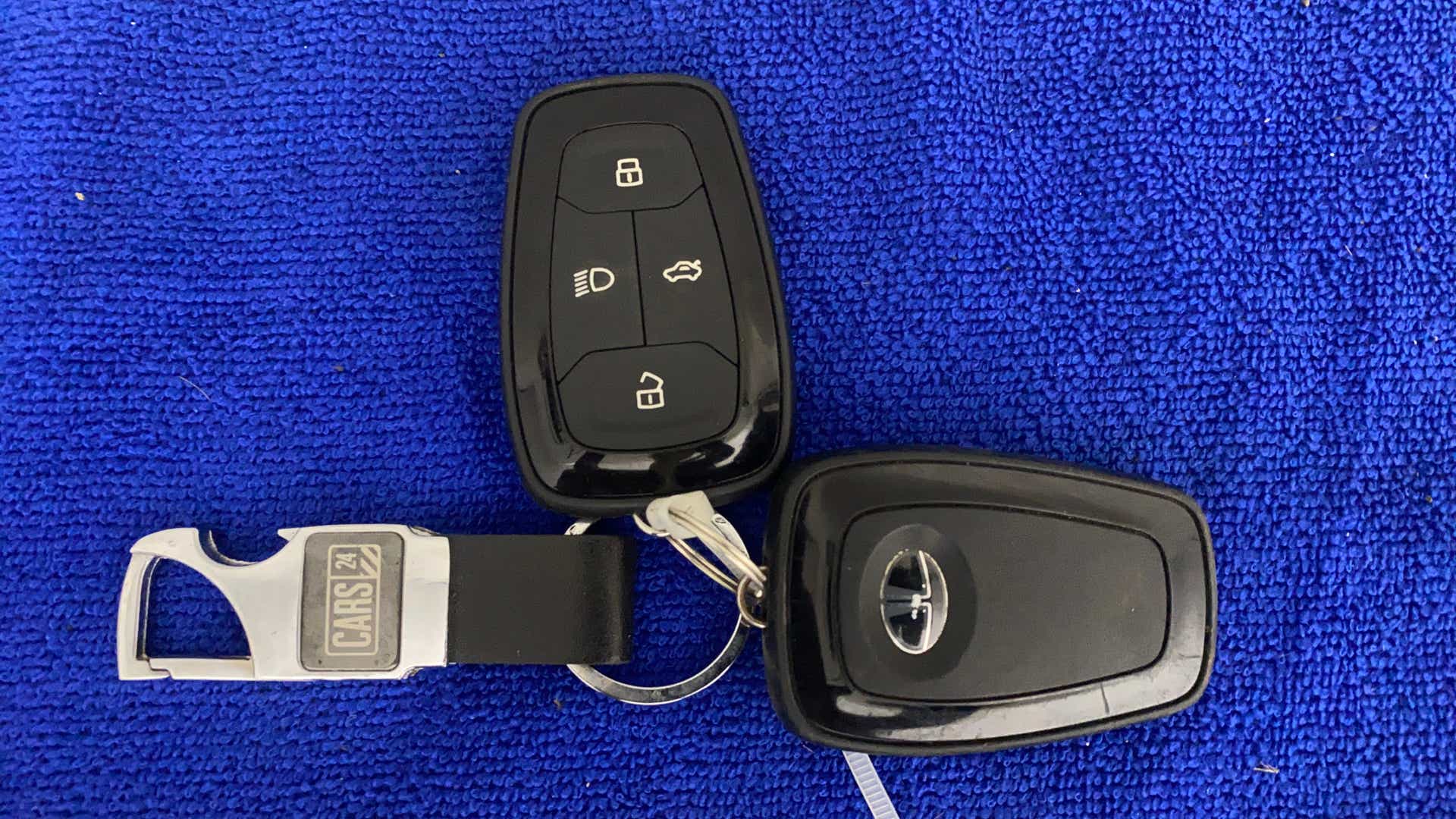 Car key fob and standard key of a Tata Nexon 2017-2023