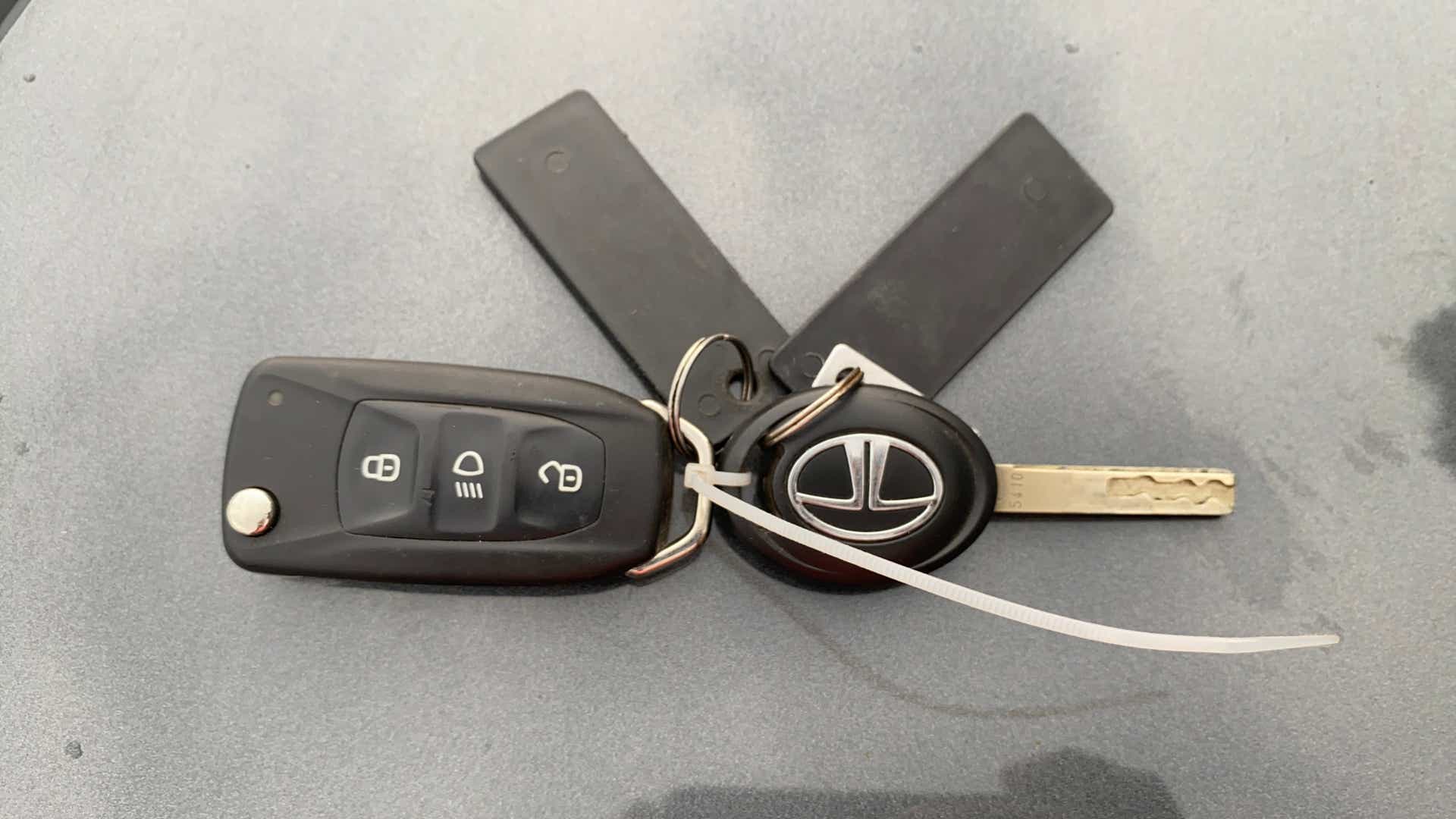Key fob and traditional key of a Tata Nexon