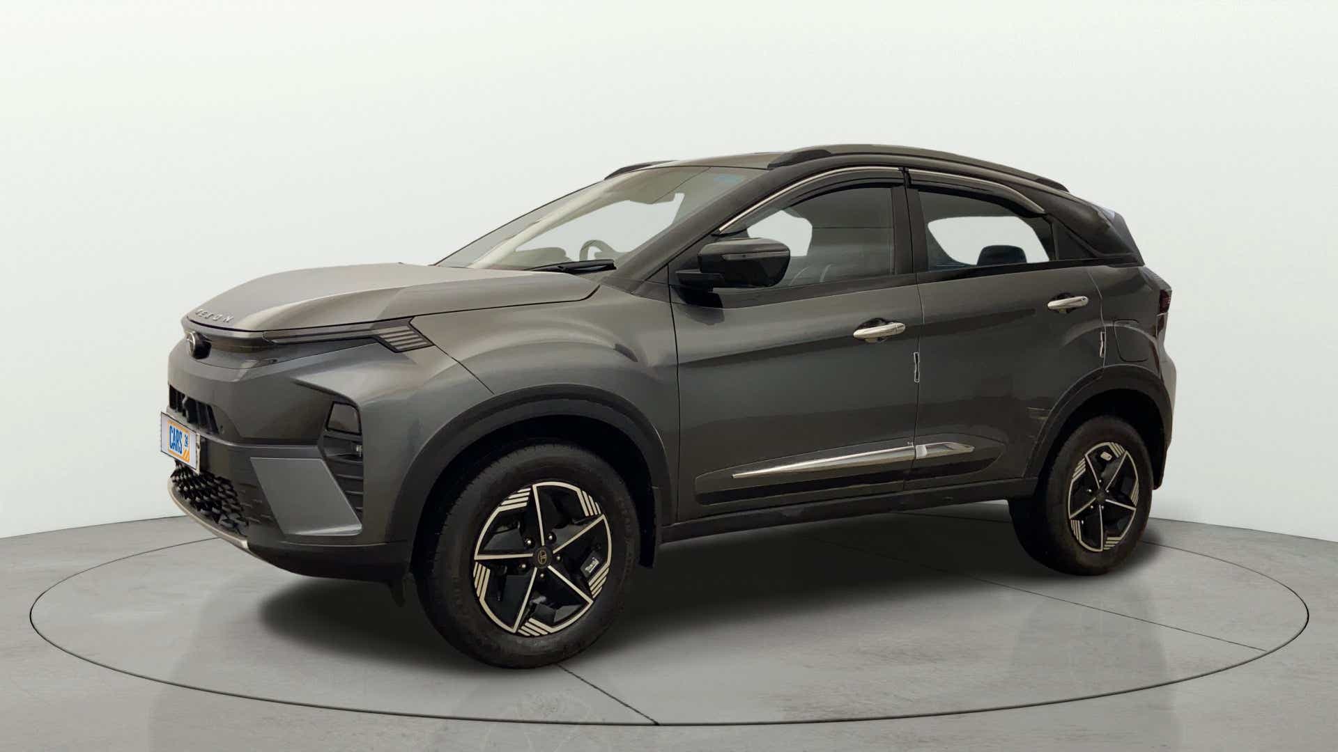 Front three-quarter view of a Tata Nexon 2017-2023