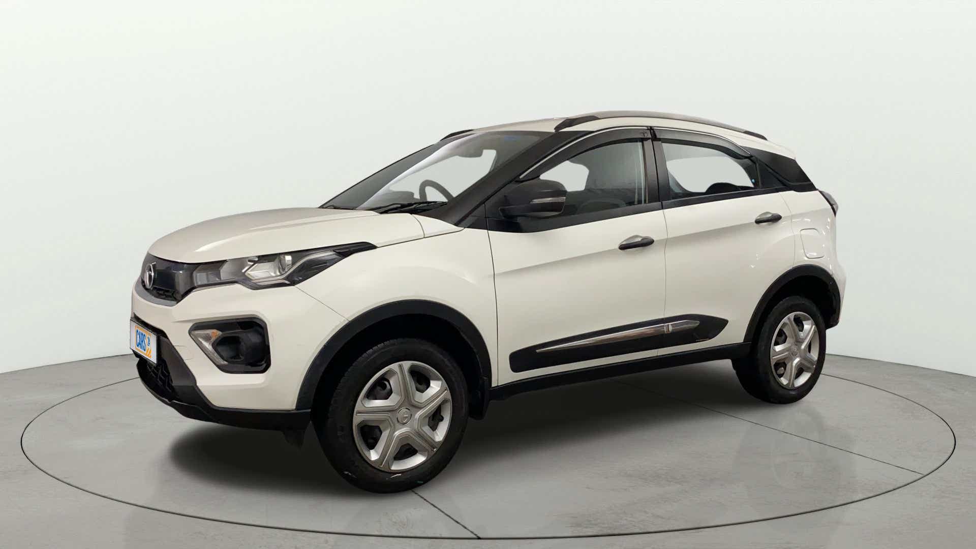 Front three-quarter view of a Tata Nexon 2017-2023