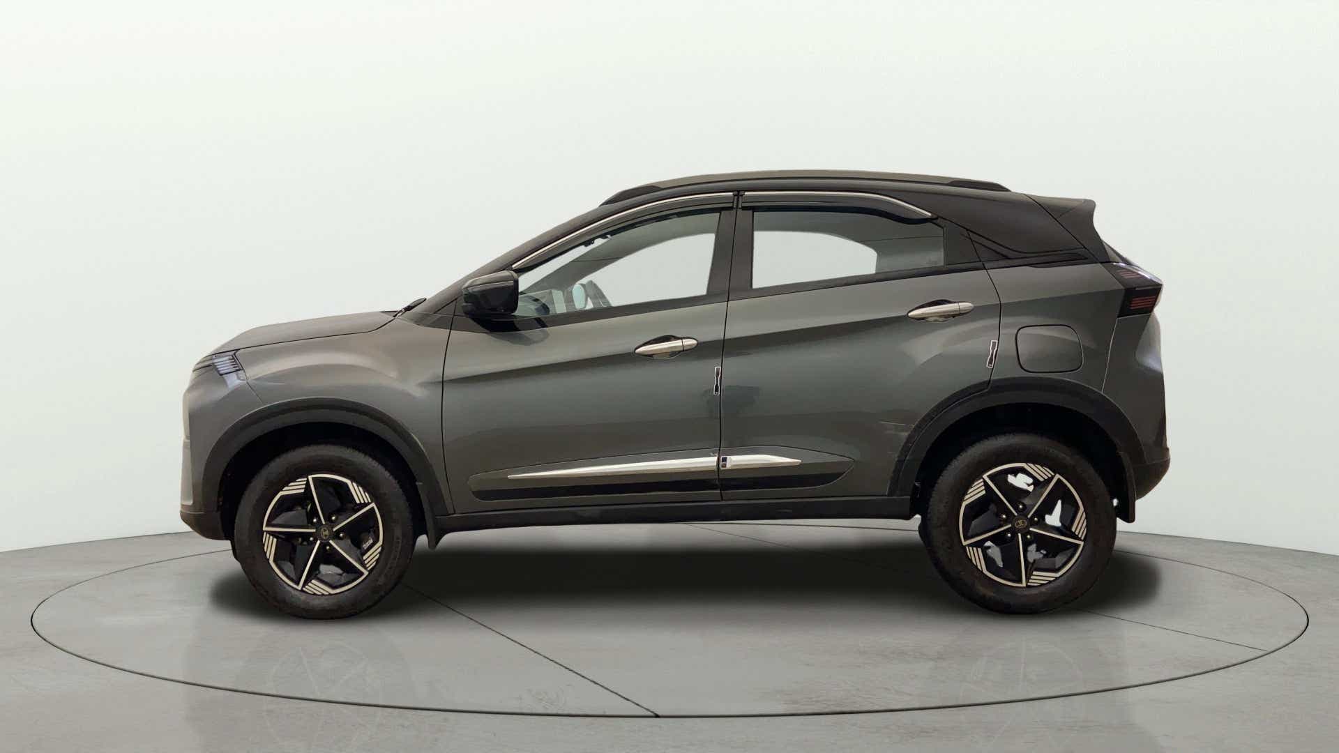 Side view of a Tata Nexon 2017-2023