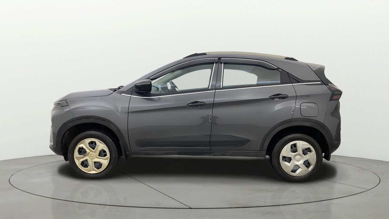 Side view of a Daytona Grey Tata Nexon