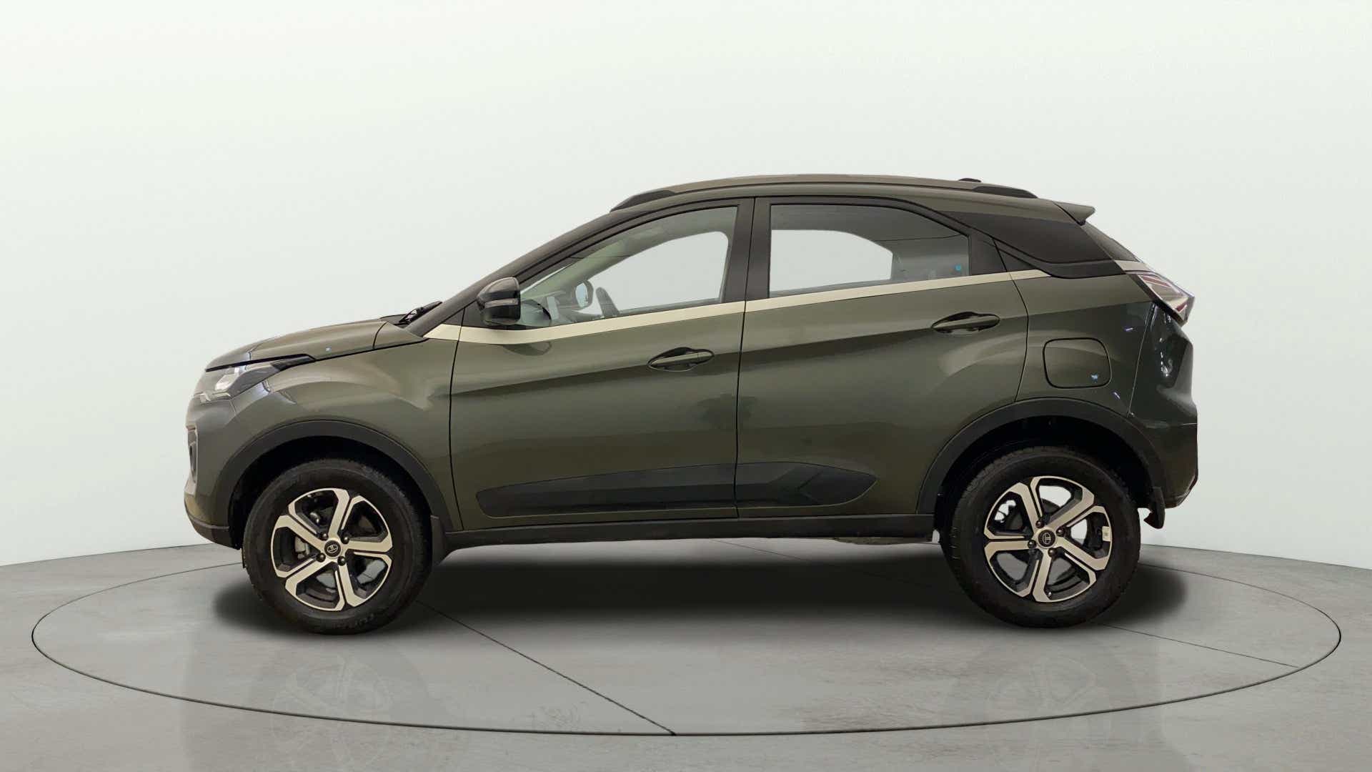 Side view of a Tata Nexon 2017-2023