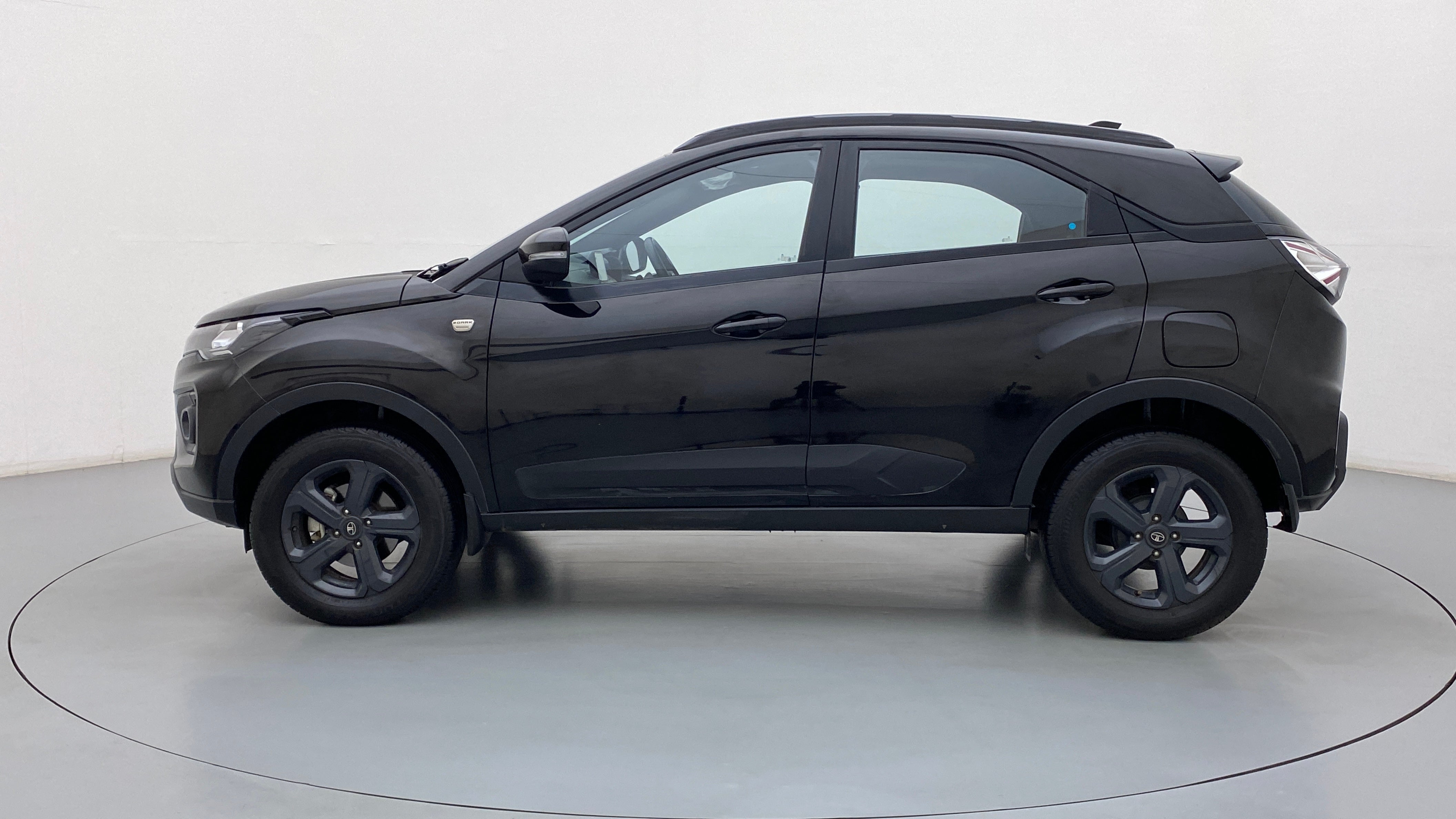 Side view of a Tata Nexon 2017-2023