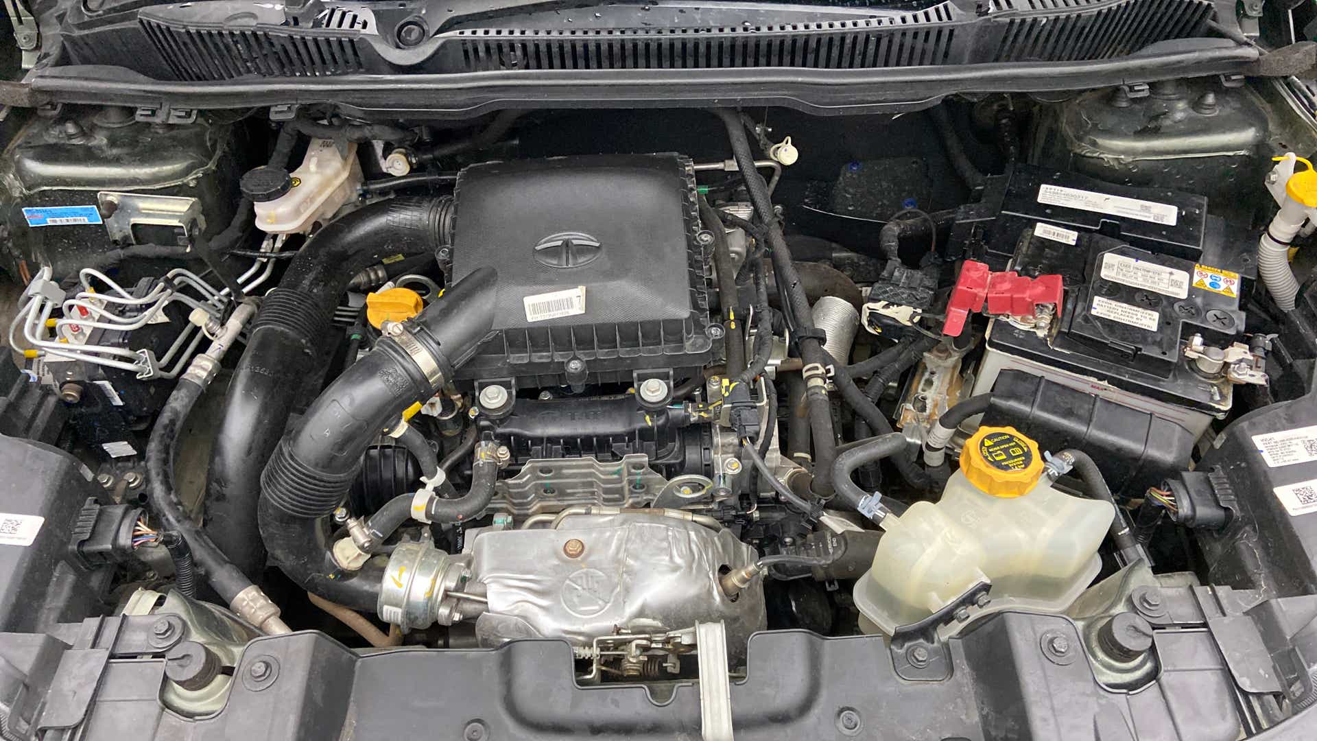 Engine bay of a Tata Nexon 2017-2023