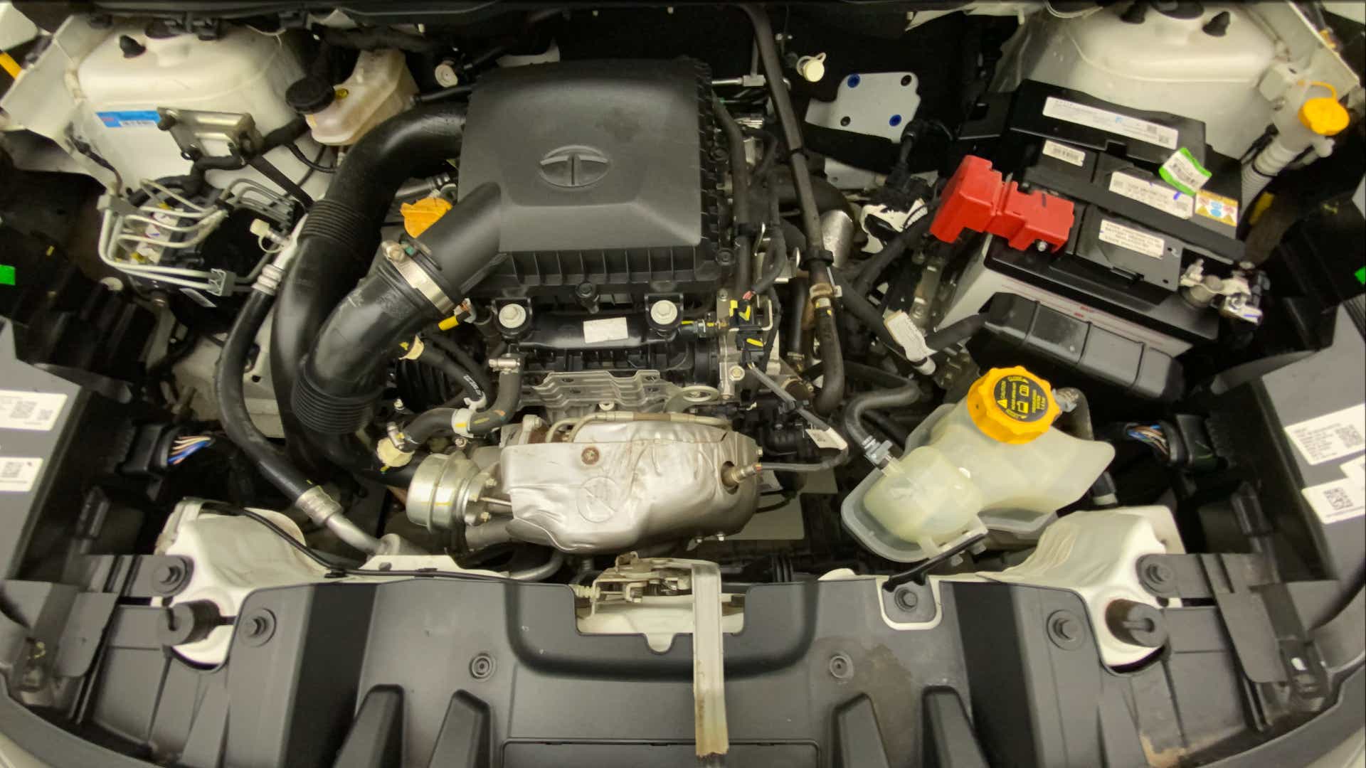 Engine bay of a Tata Nexon 2017-2023
