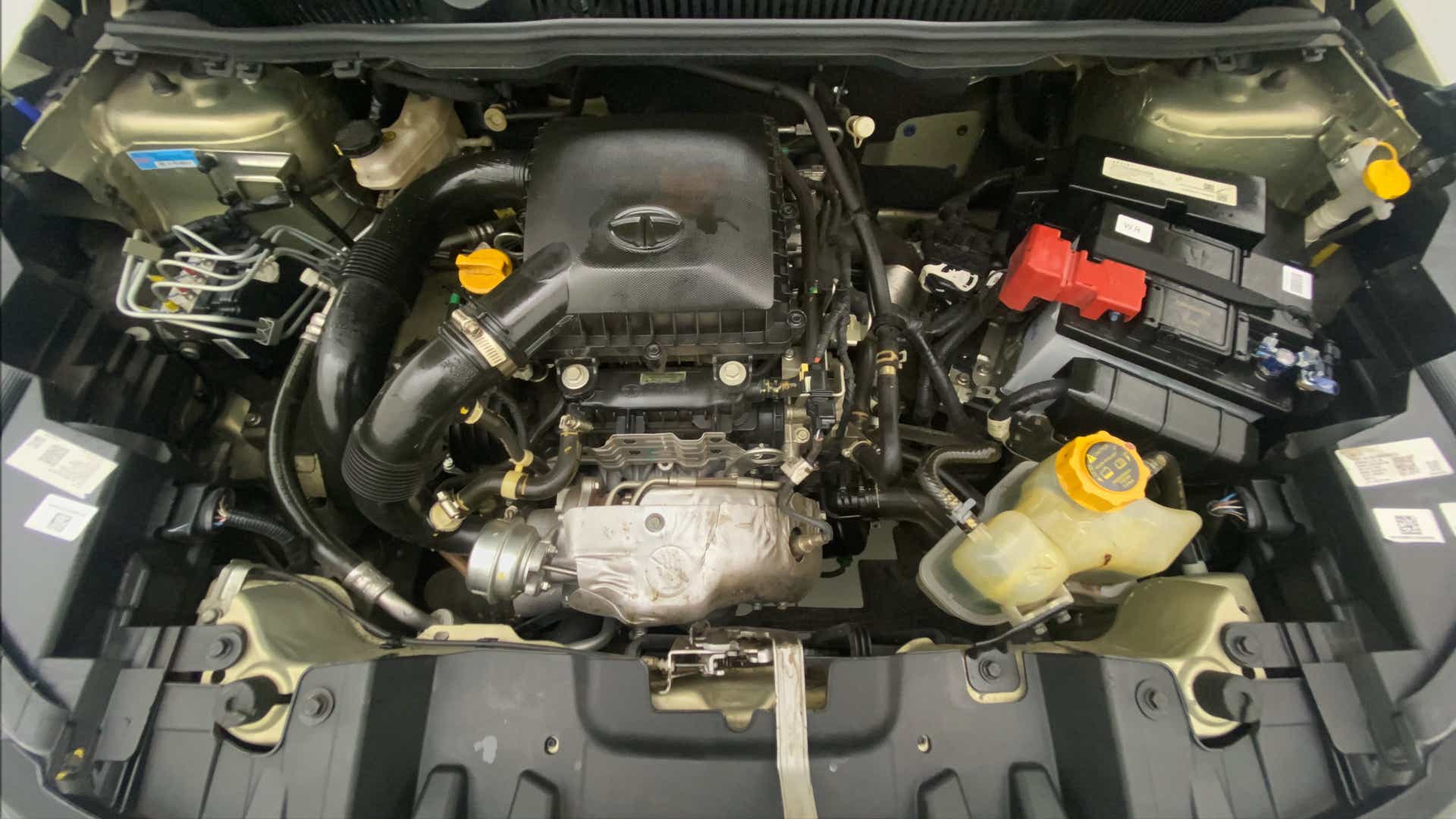 Engine bay of a Tata Nexon 2017-2023