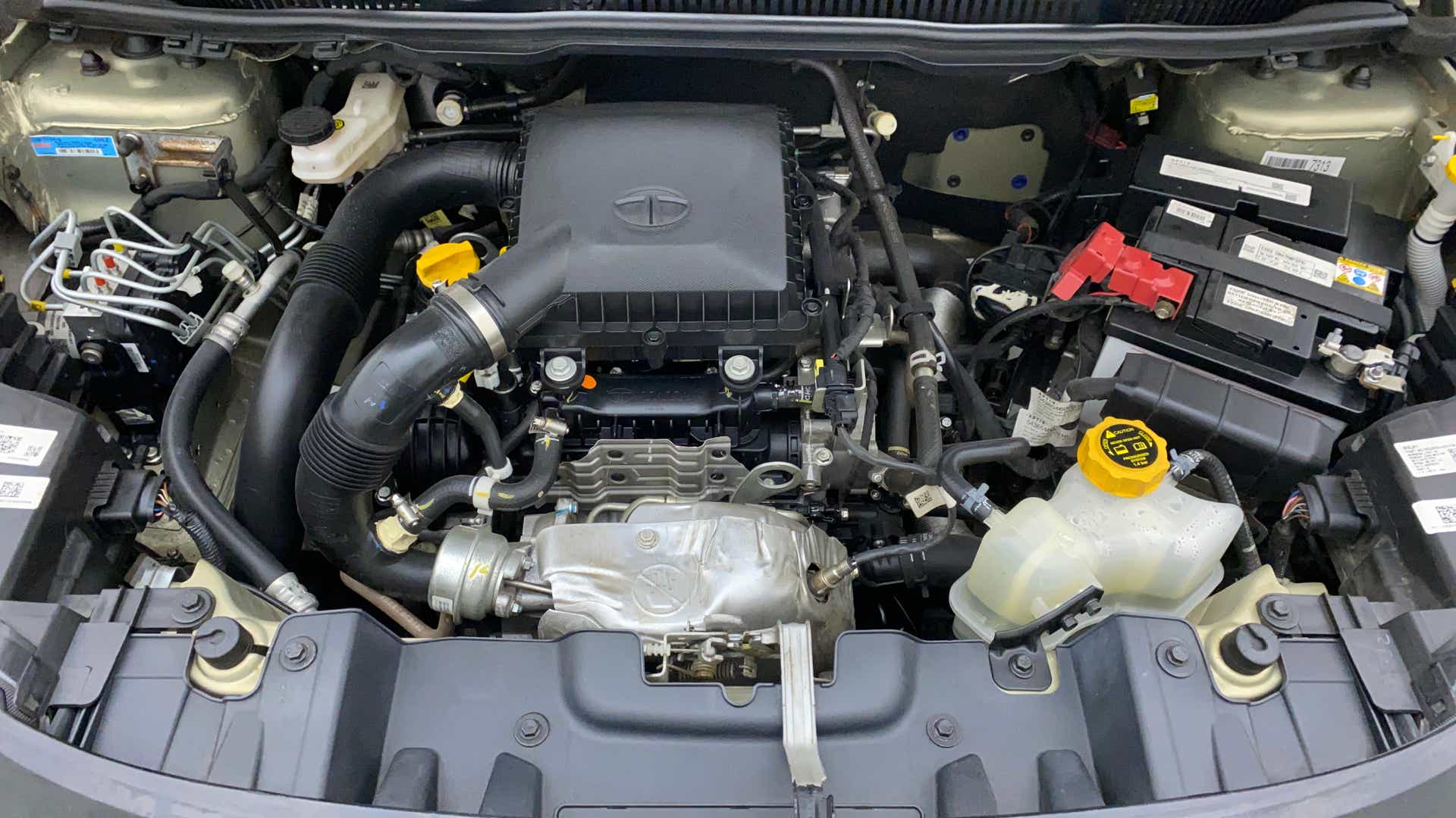 Engine bay of a Tata Nexon 2017-2023
