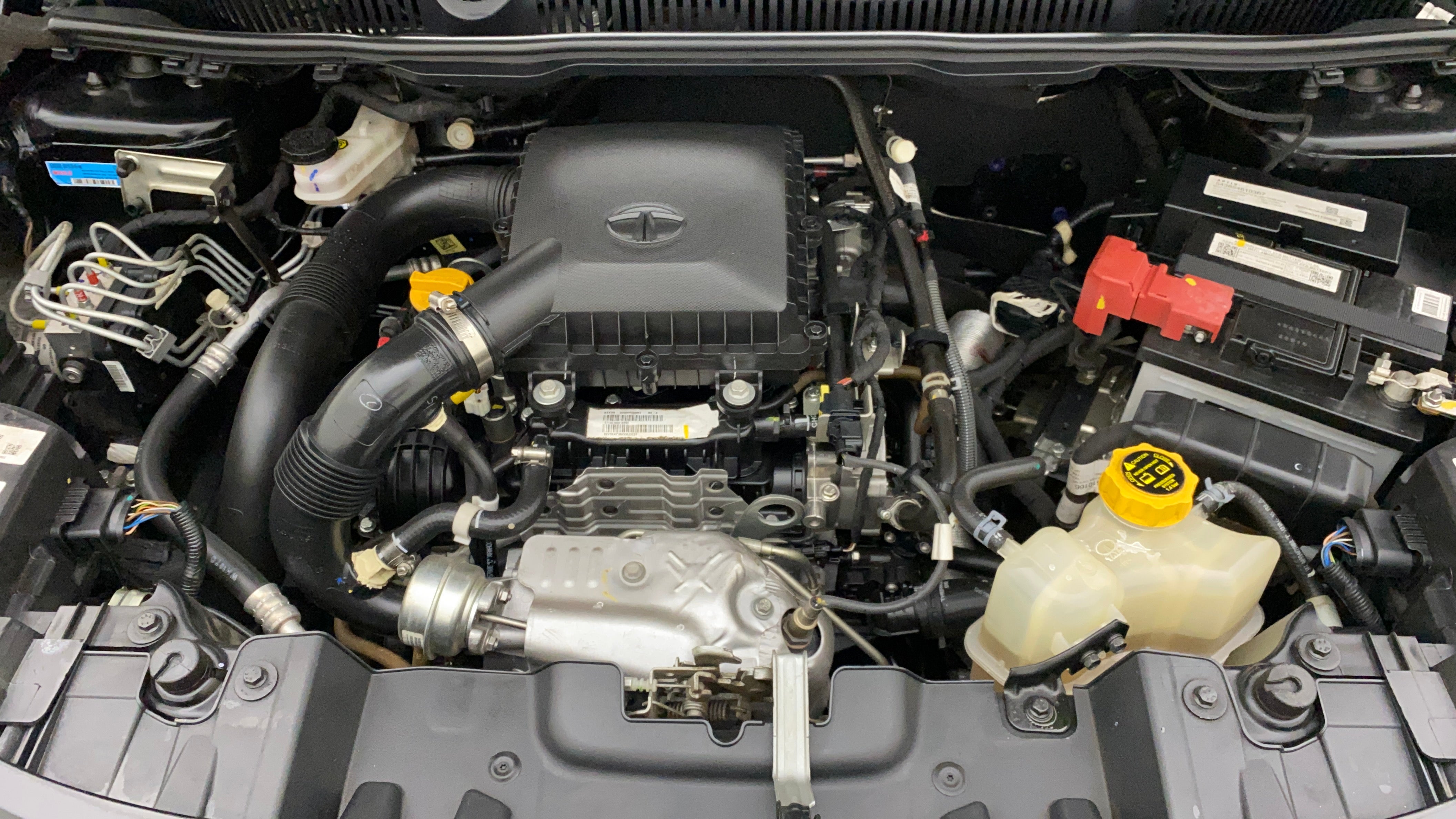 Engine bay of a Tata Nexon 2017-2023