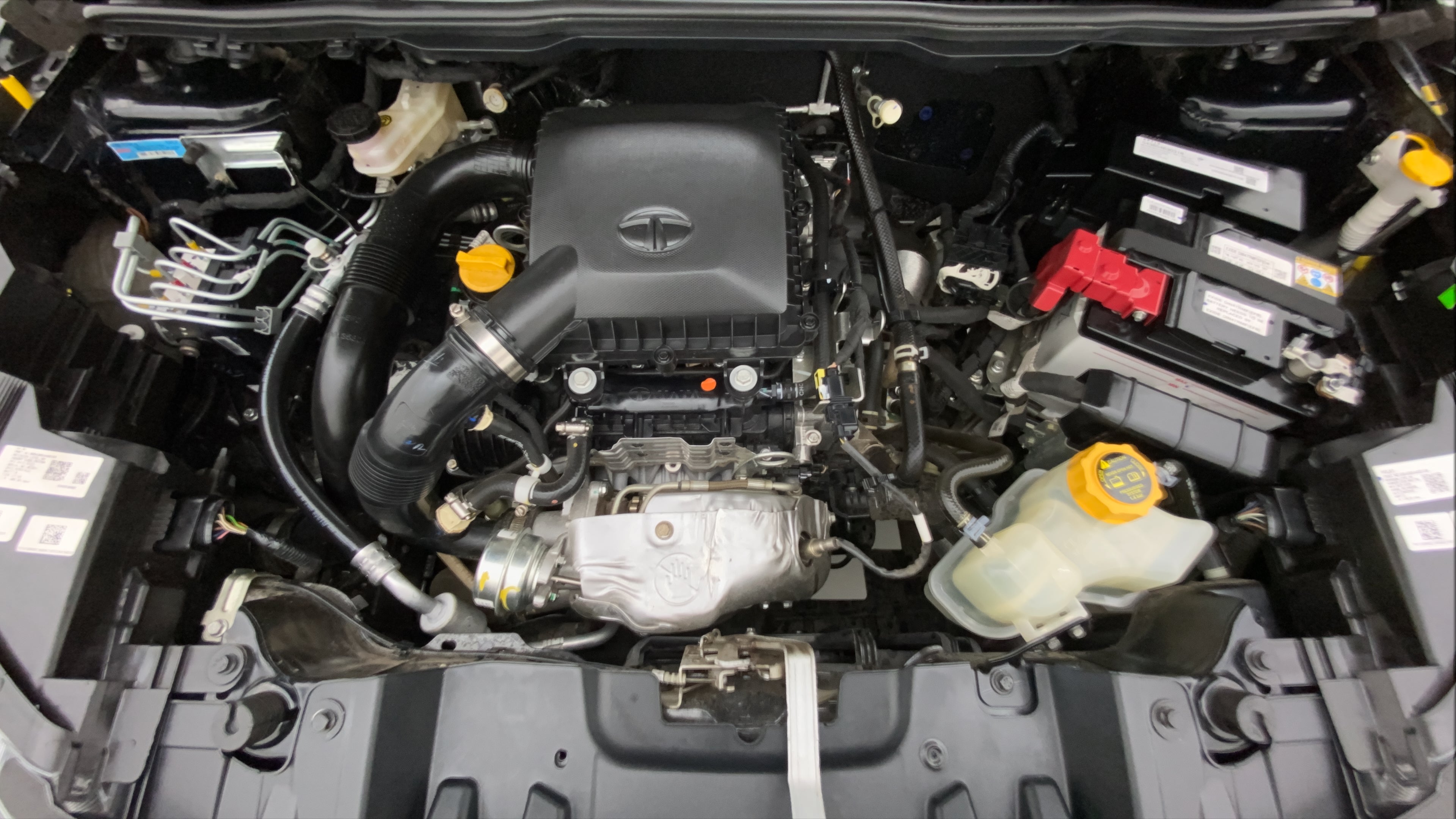 Engine bay of a Tata Nexon 2017-2023