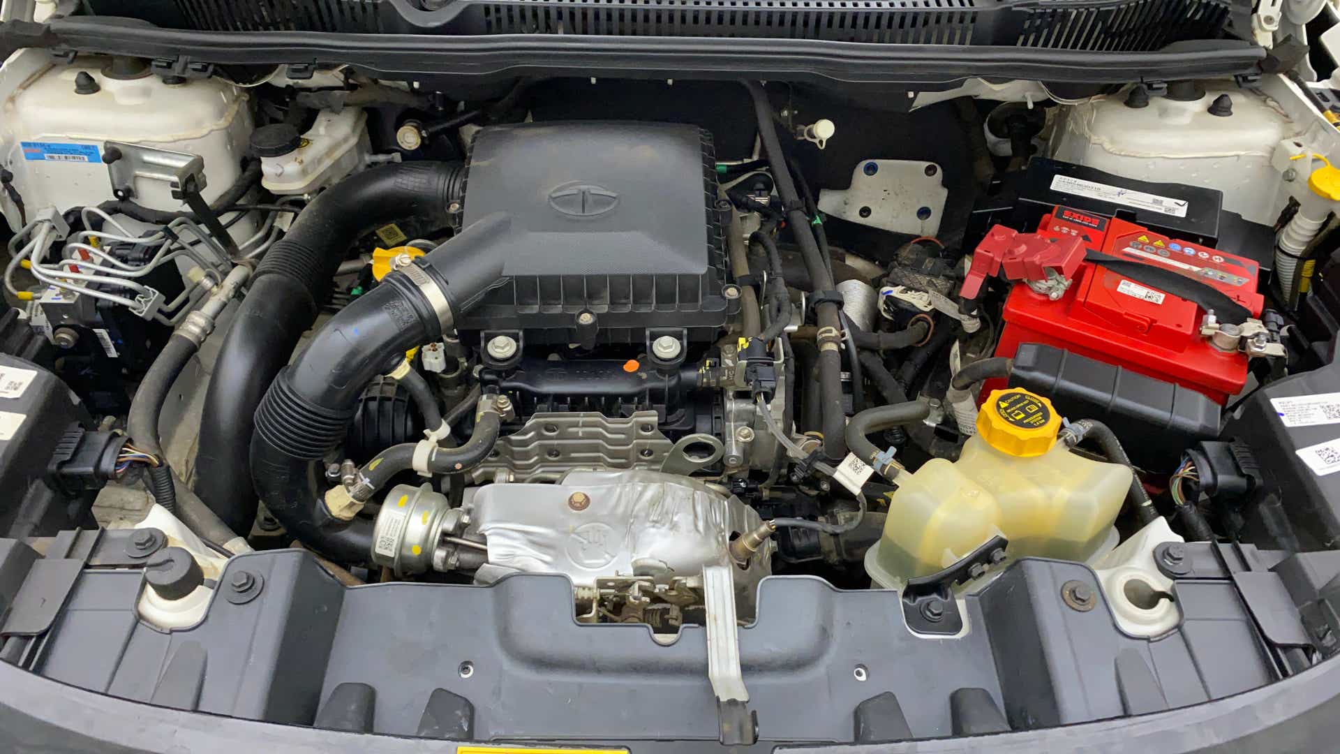 Engine bay of a Tata Nexon 2017-2023