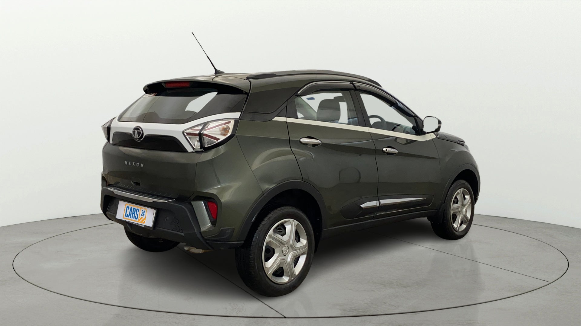 Rear three-quarter view of a Tata Nexon 2017-2023