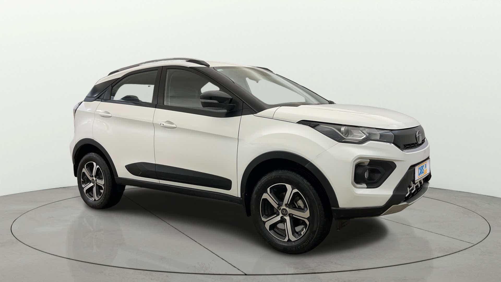 Front three-quarter view of a Tata Nexon 2017-2023