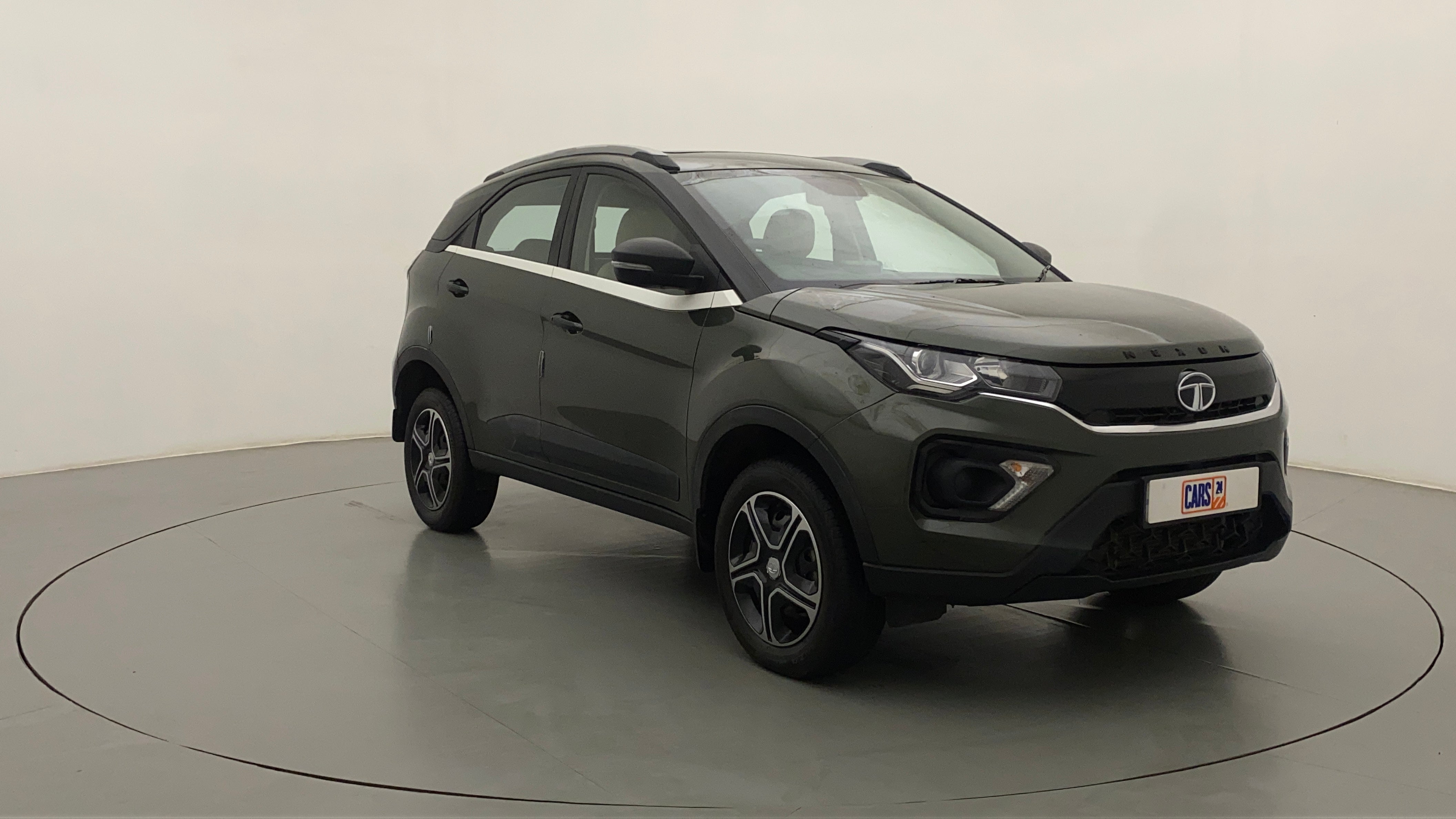Front three-quarter view of a Tata Nexon 2017-2023