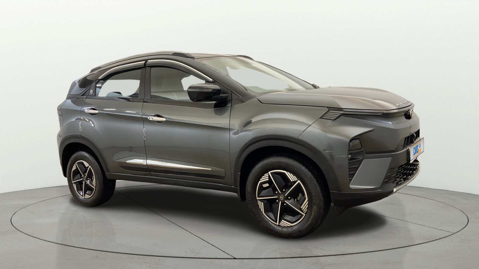 Side view of a Tata Nexon 2017-2023