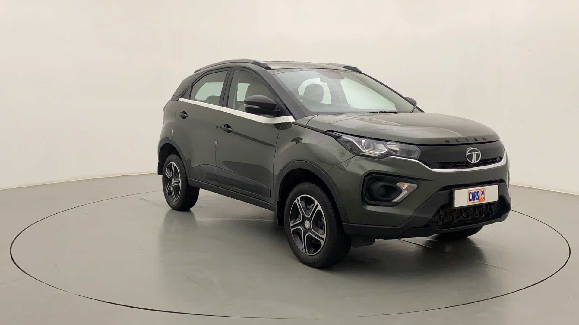Front three-quarter view of a Tata Nexon 2017-2023