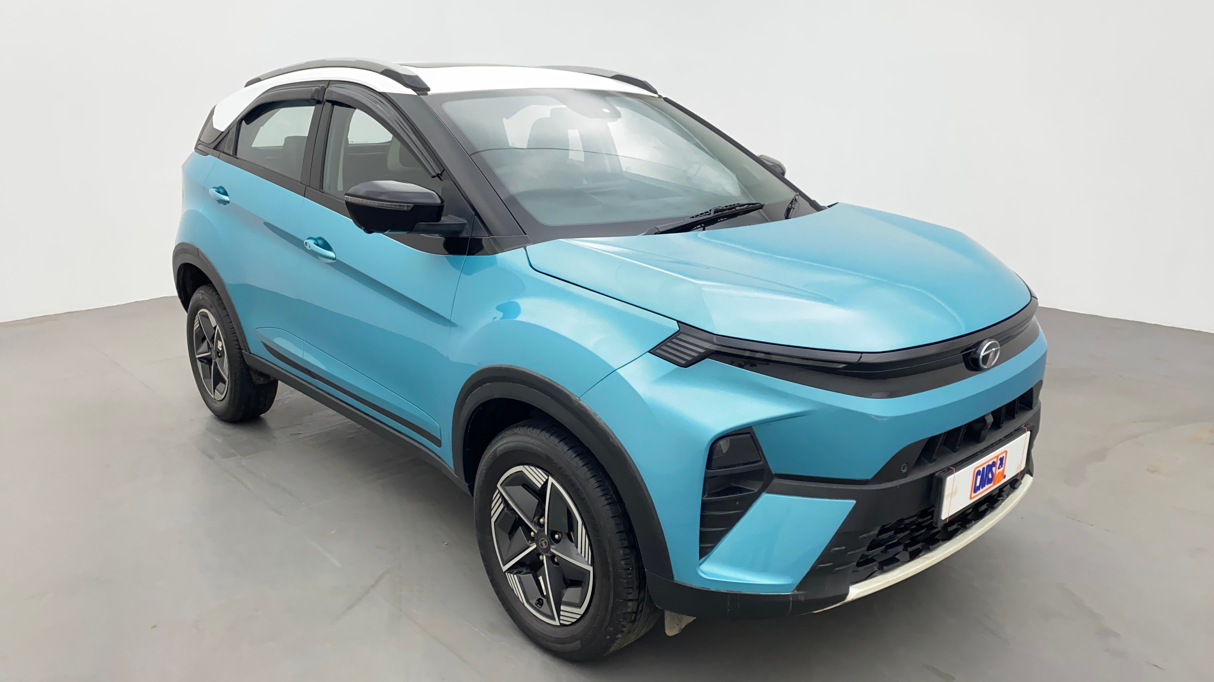 Front three-quarter view of a Tata Nexon 2017-2023