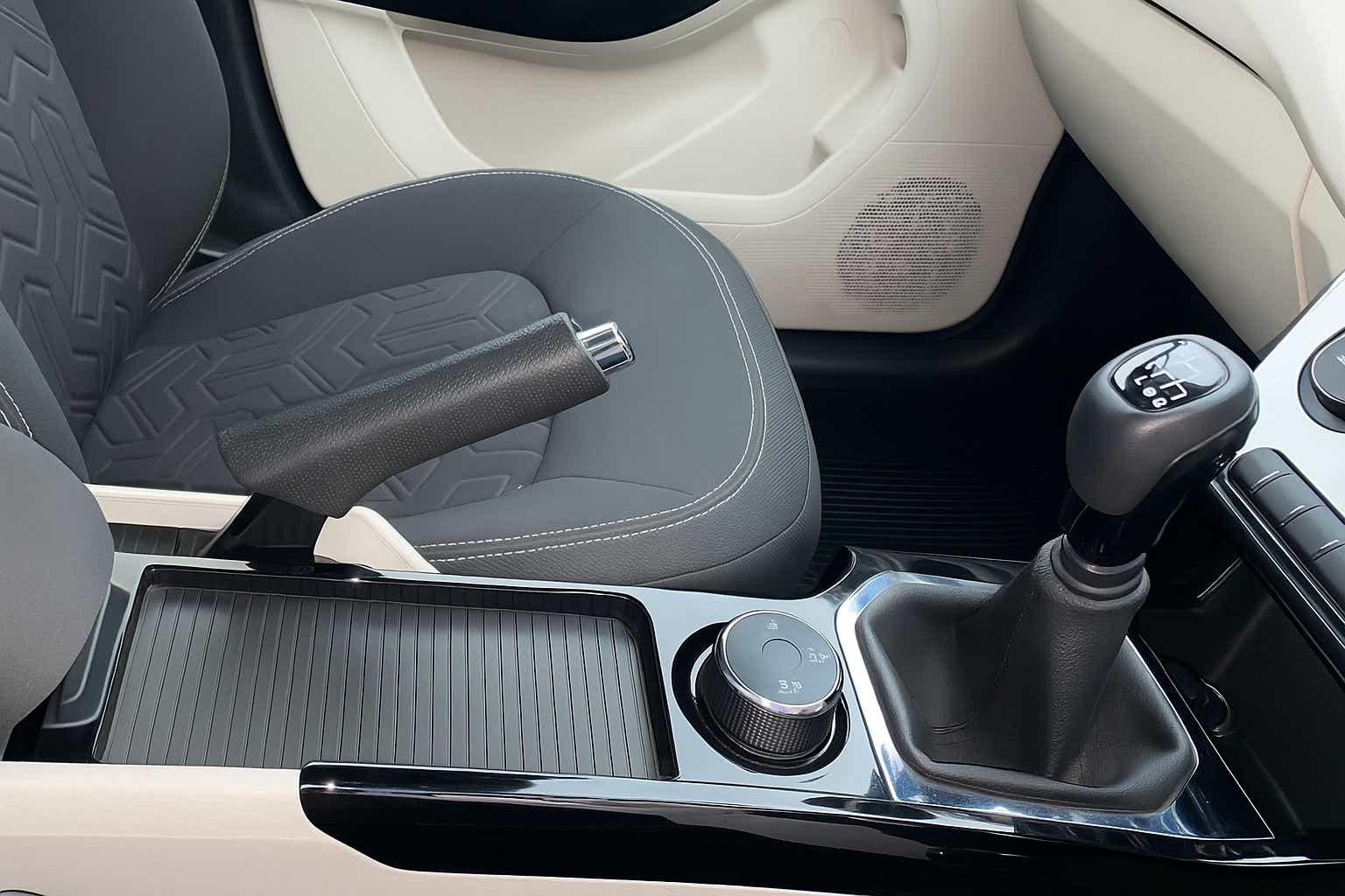 Center console and gear lever of a Tata Nexon 2017-2023