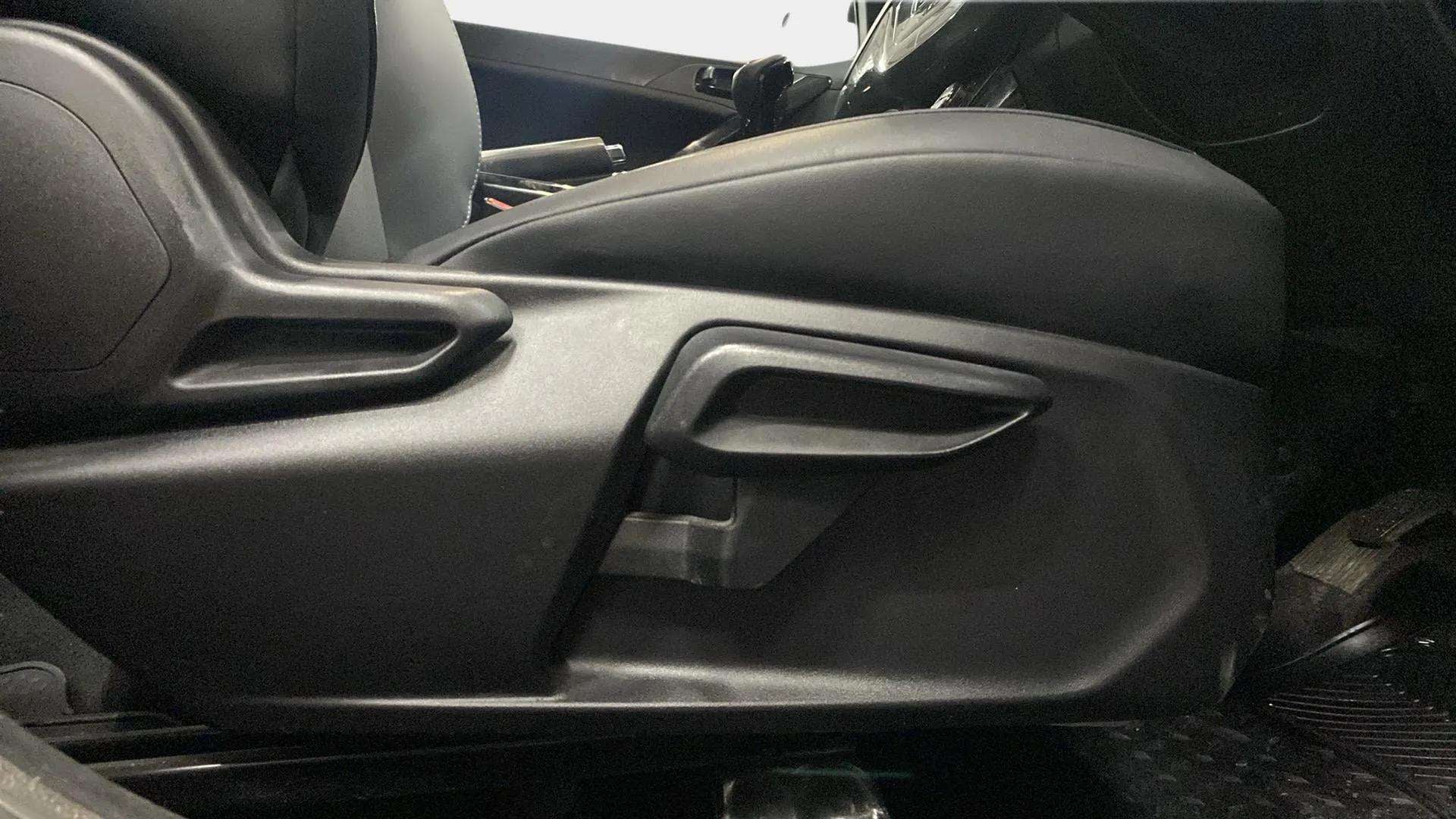 Front seat side controls of a Tata Nexon 2017-2023