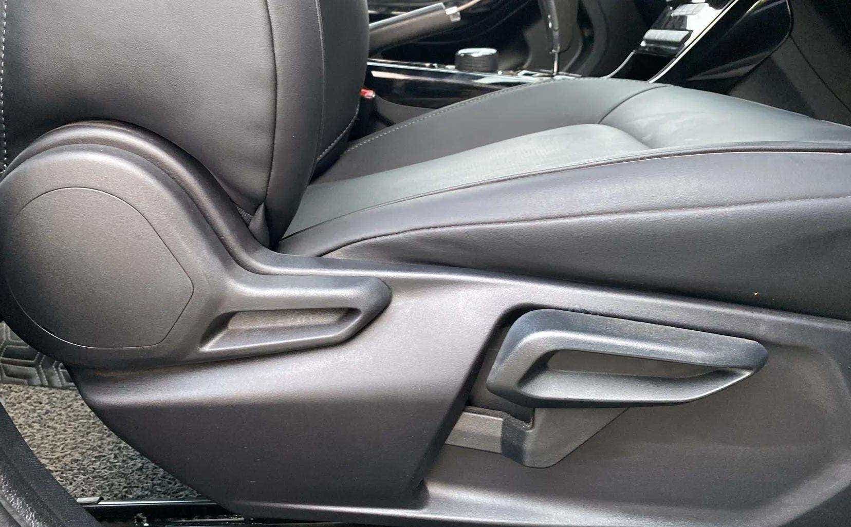 Front seat adjustment levers of a Tata Nexon 2017-2023