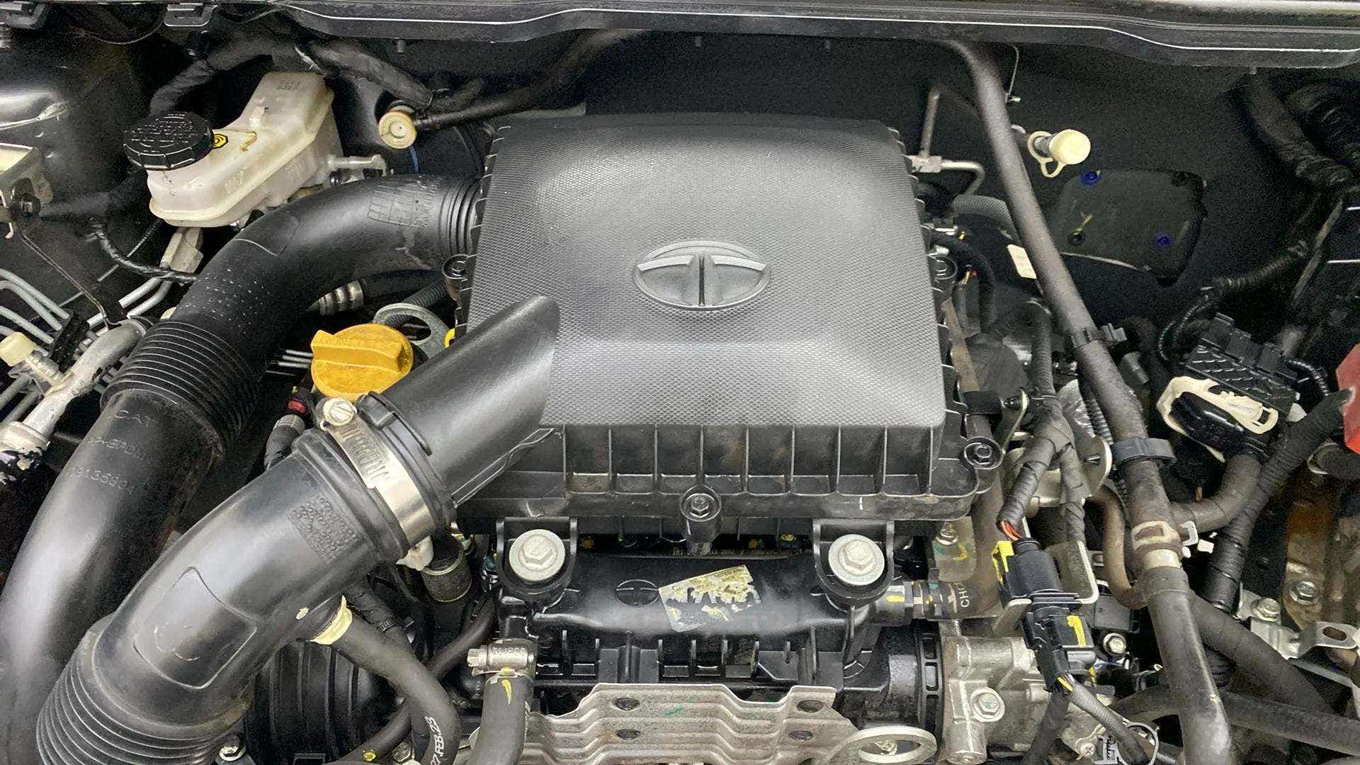 Engine bay of a Tata Nexon 2017-2023