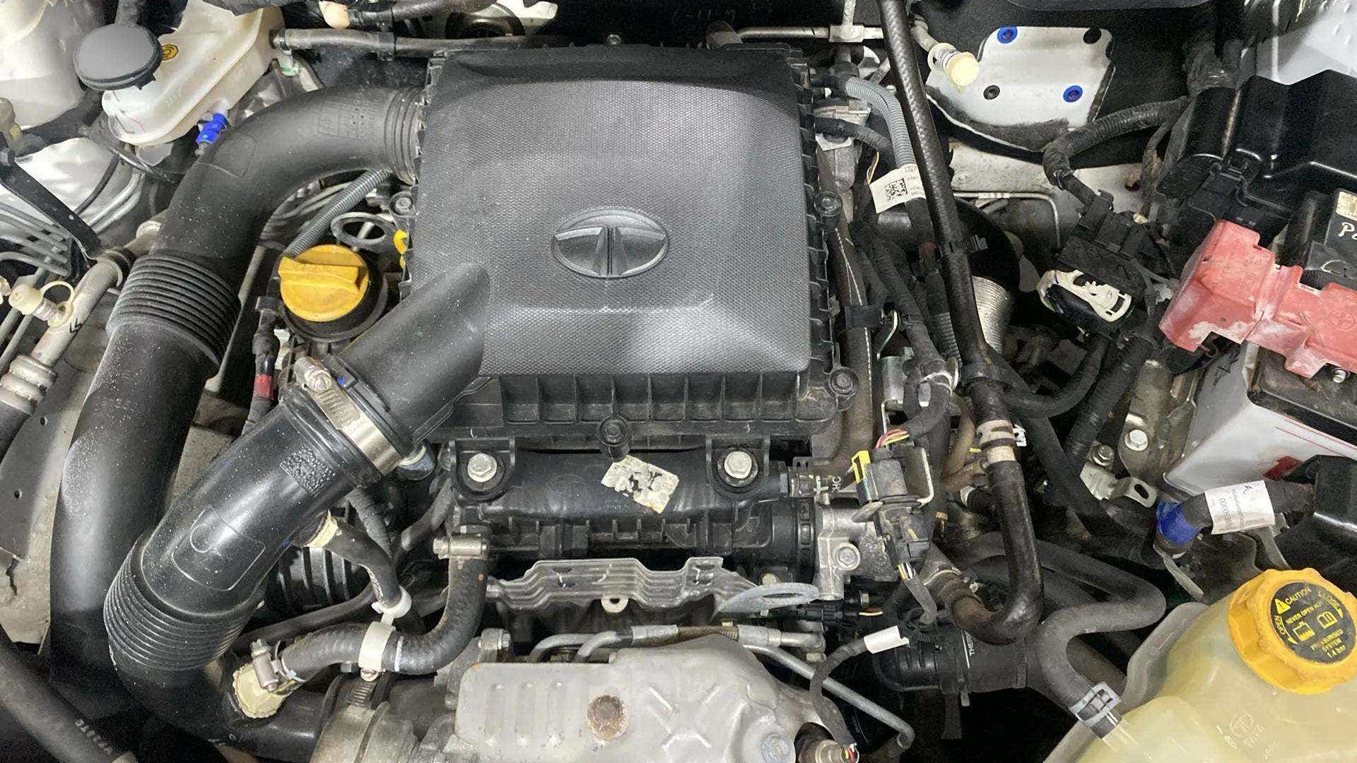 Engine bay of a Tata Nexon 2017-2023