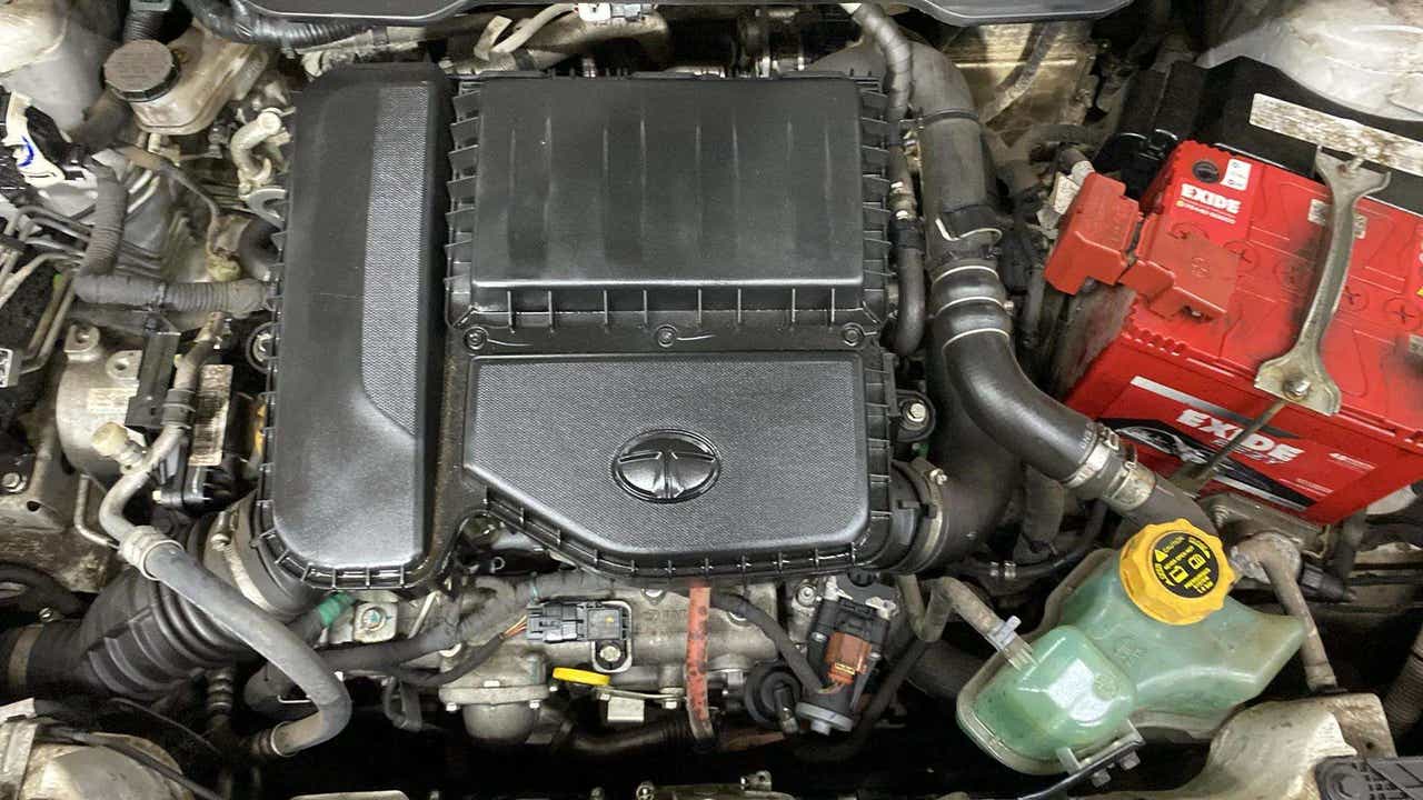 Engine bay of a Tata Nexon 2017-2023