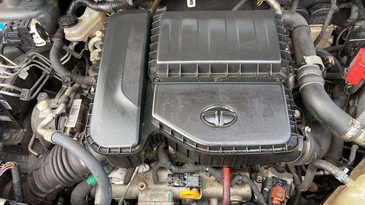 Engine bay of a Tata Nexon 2017-2023