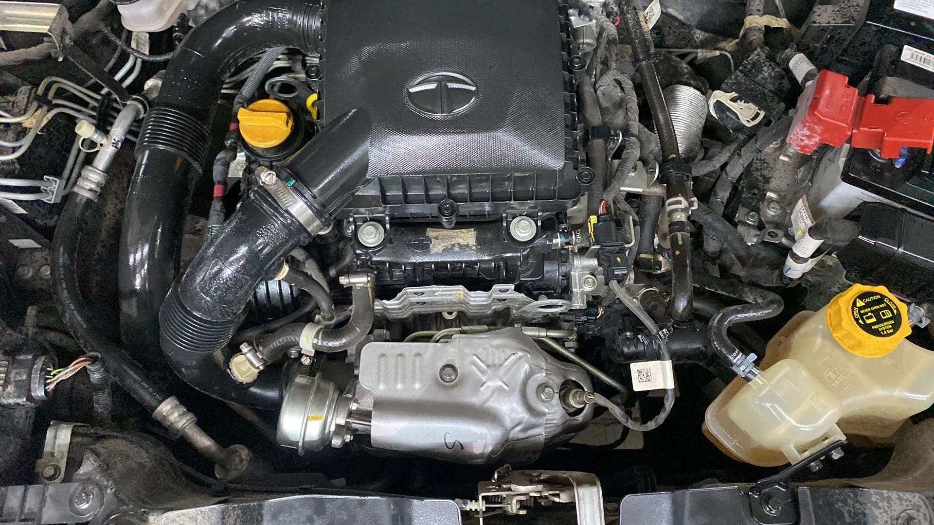 Engine bay view of a Tata Nexon 2017-2023