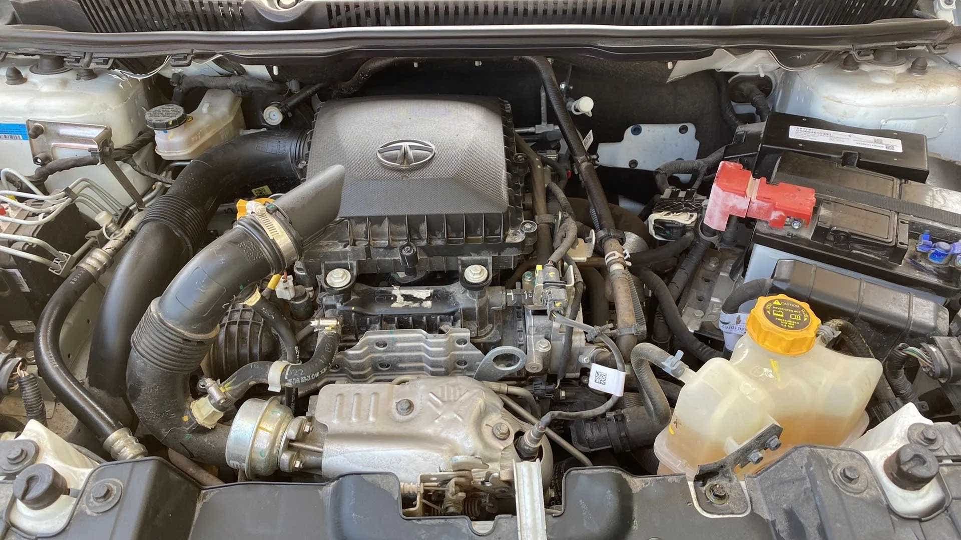 Engine bay of a Tata Nexon 2017-2023