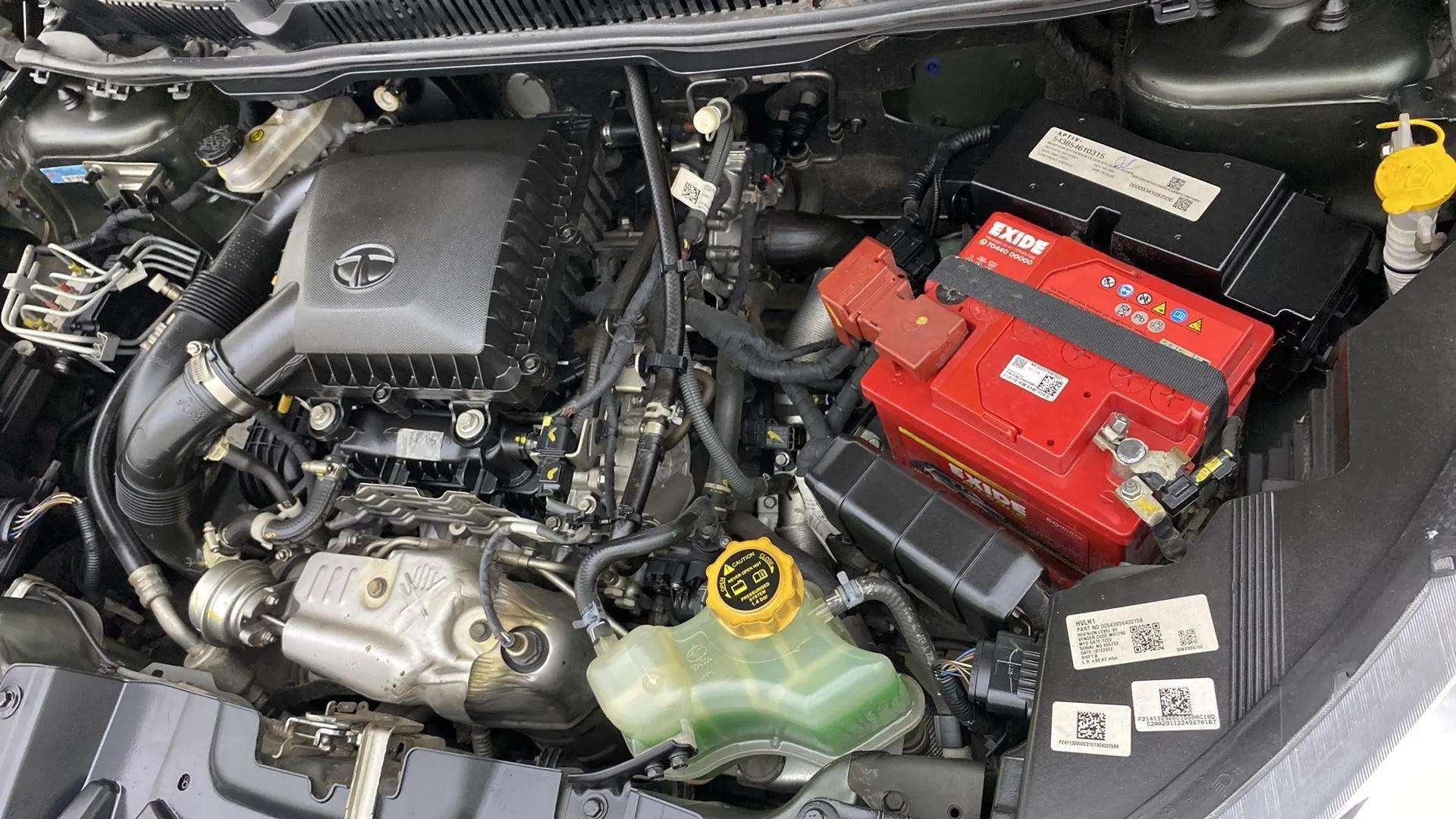 Engine bay of a Tata Nexon 2017-2023