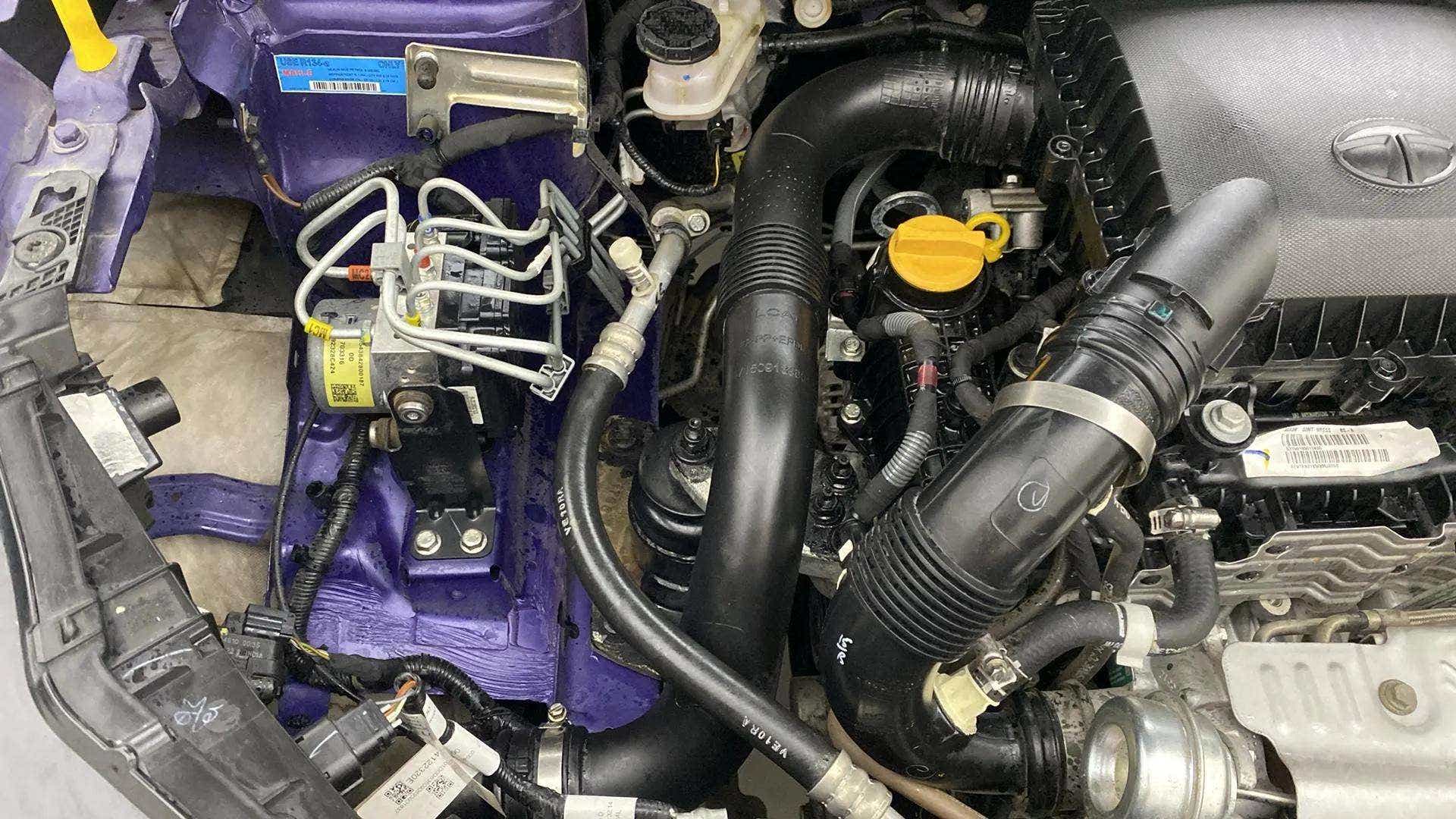 Engine bay view of a Tata Nexon 2017-2023