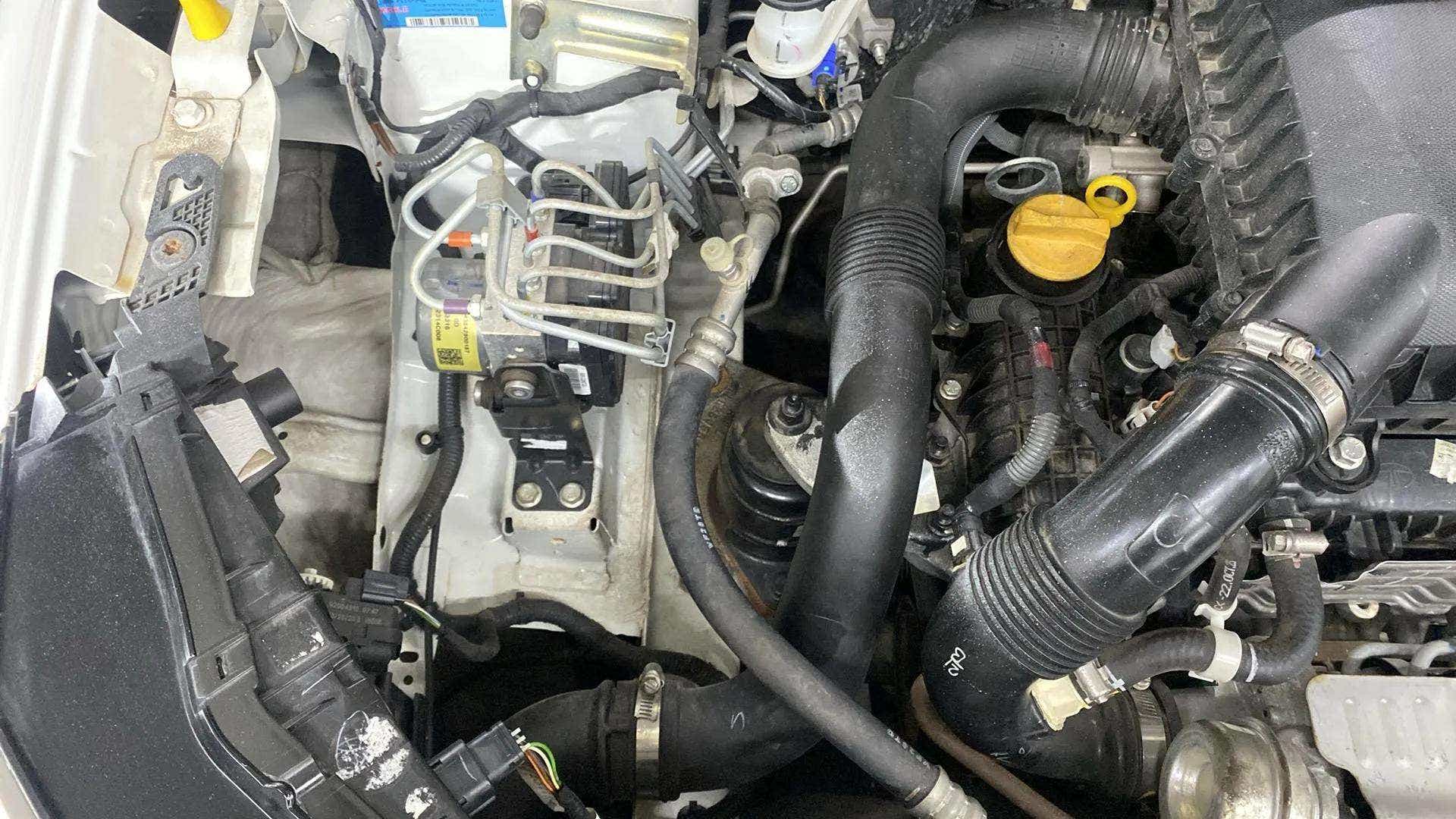 Engine bay view of a Tata Nexon 2017-2023