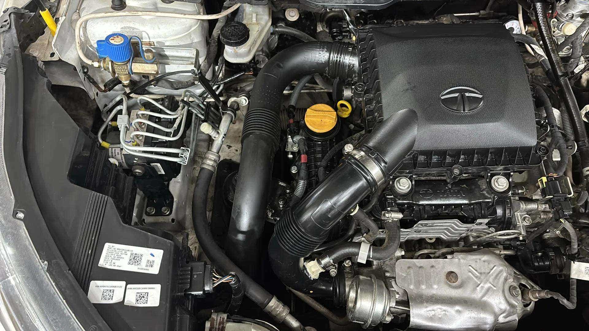 Engine bay of a Tata Nexon 2017-2023