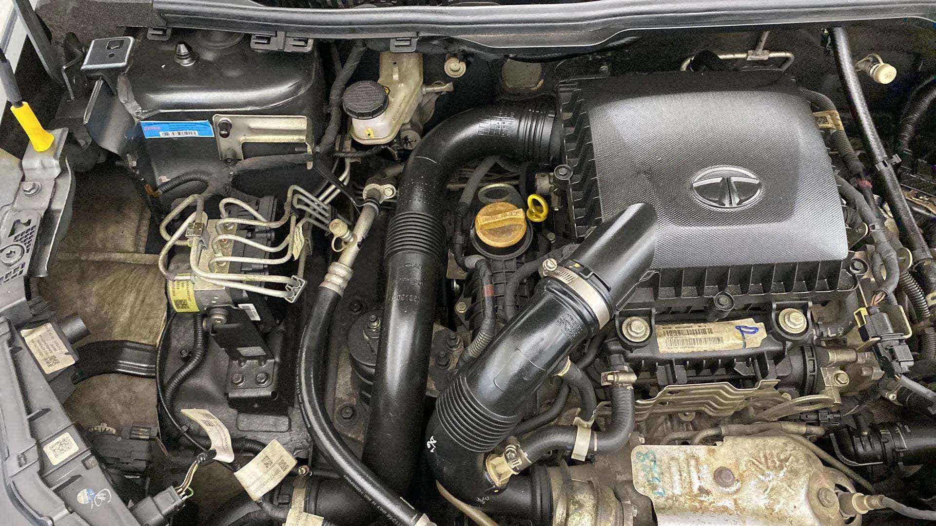 Engine bay view of a Tata Nexon 2017-2023