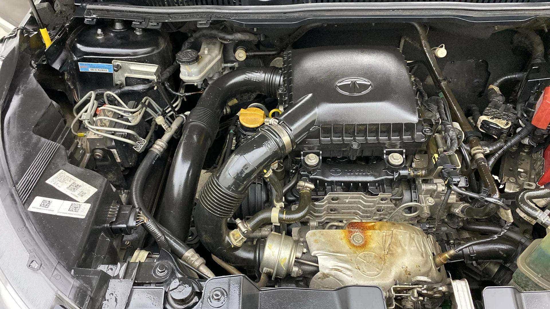Engine bay of a Tata Nexon 2017-2023