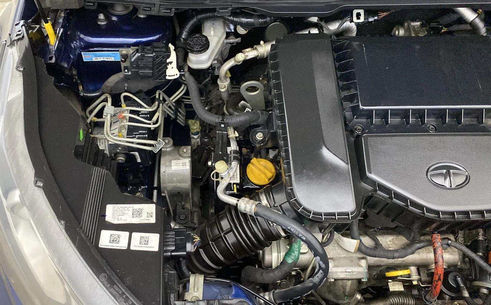 Engine bay of a Tata Nexon 2017-2023