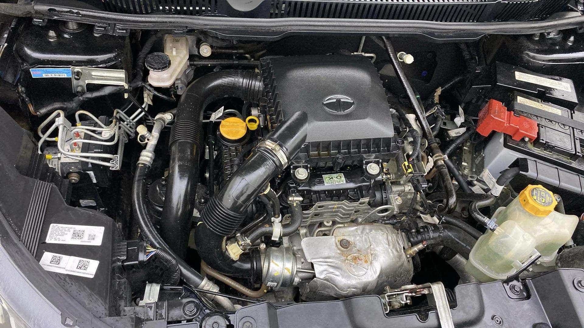 Engine bay view of a Tata Nexon 2017-2023