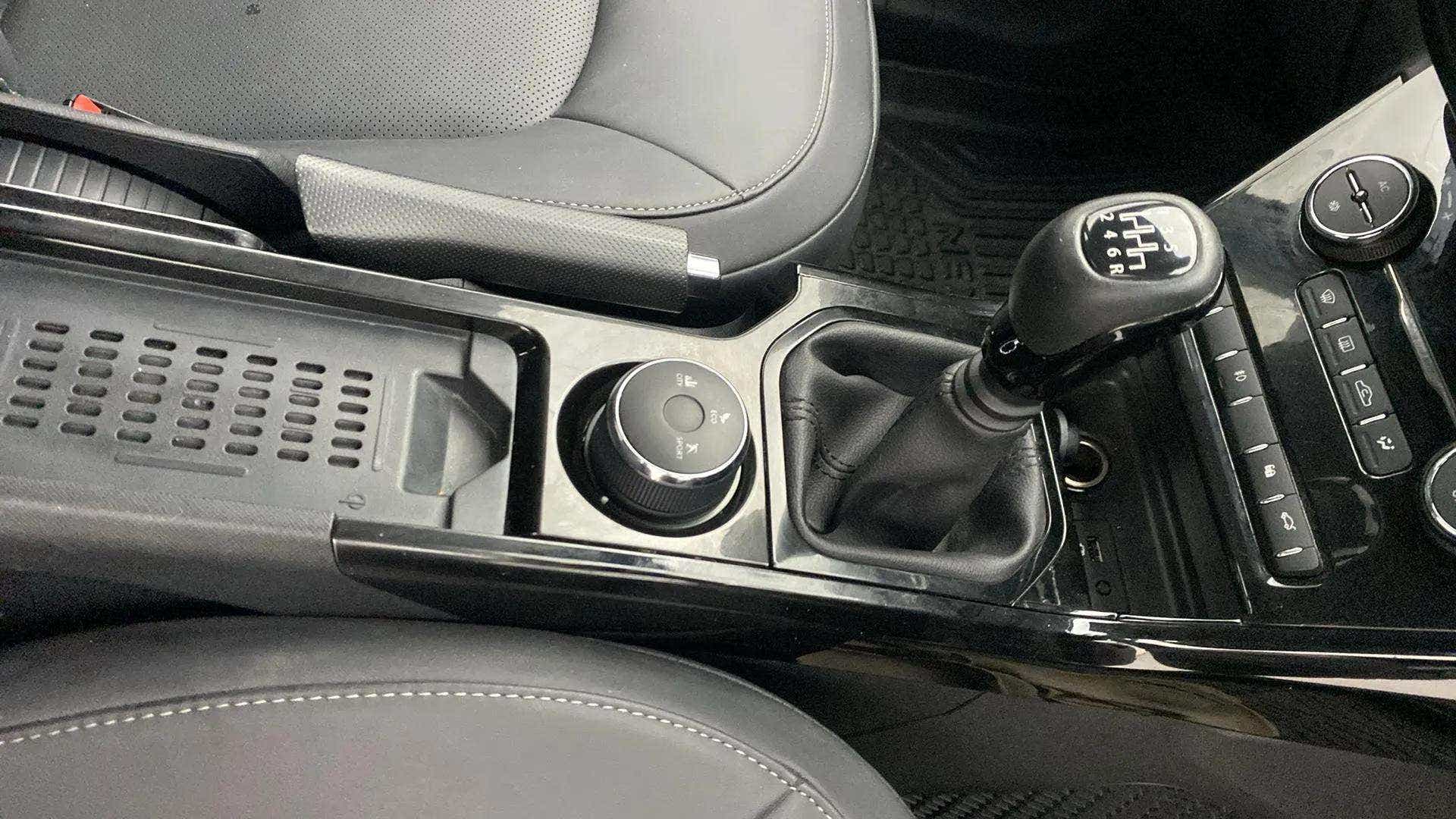 Center console and gear lever of a Tata Nexon 2017-2023