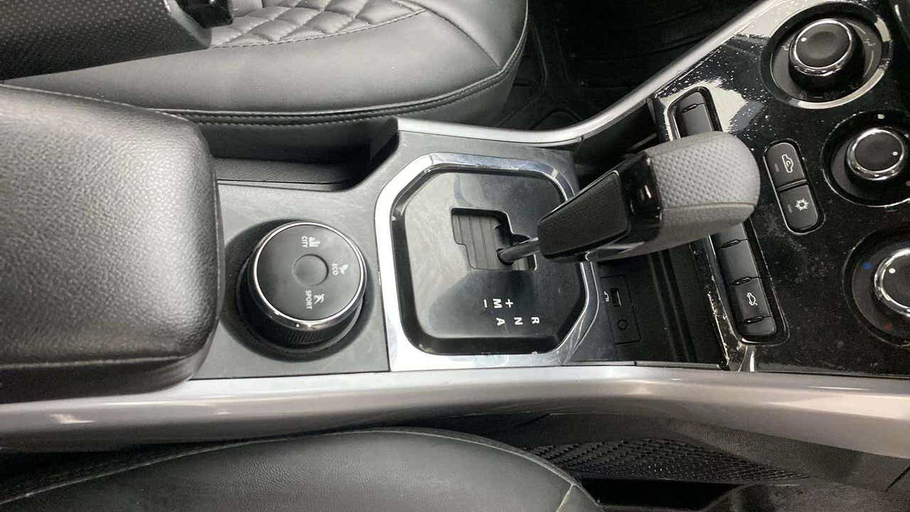 Center console and gear lever of a Tata Nexon 2017-2023