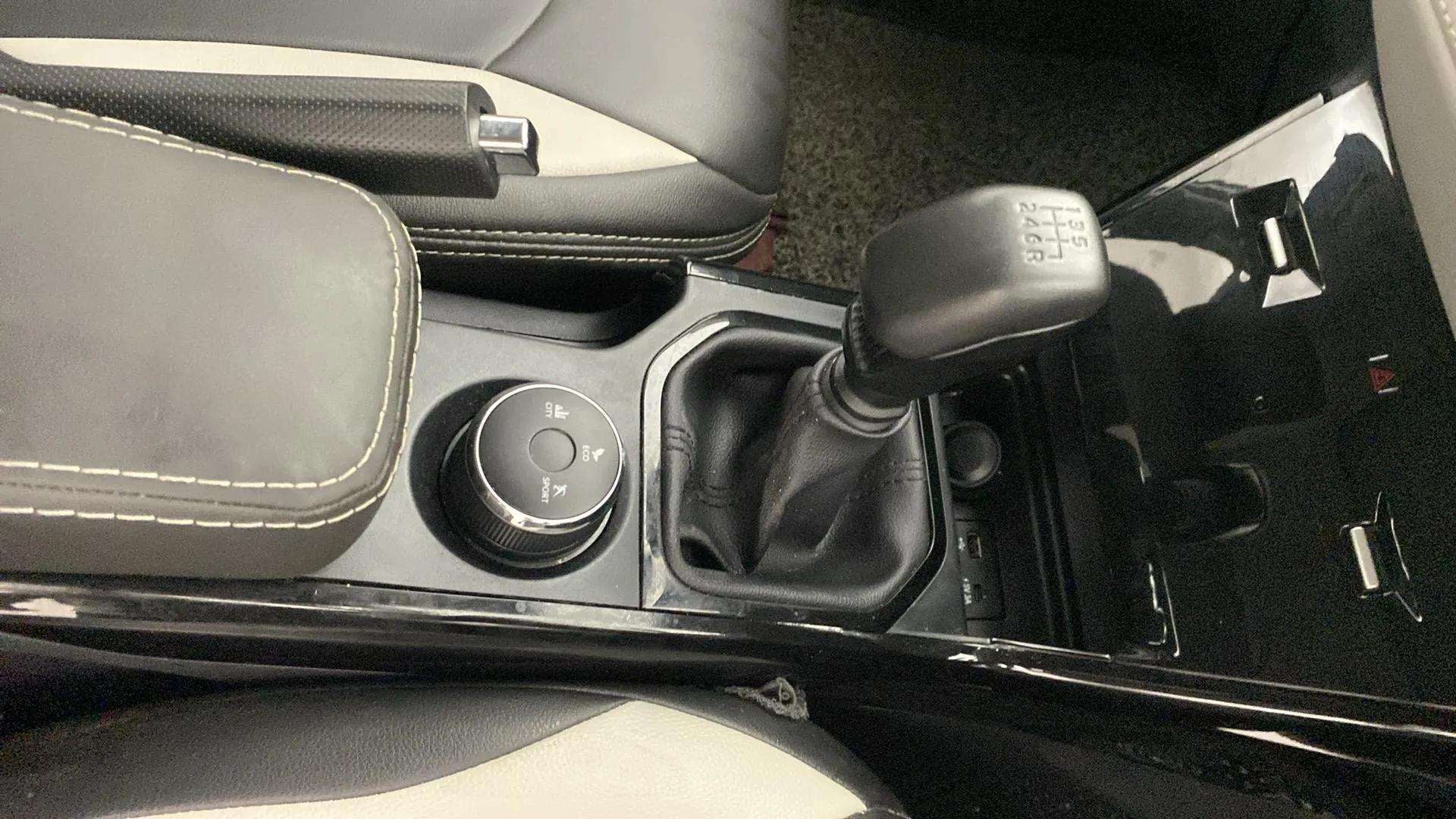 Gear lever and central console of a Tata Nexon 2017-2023