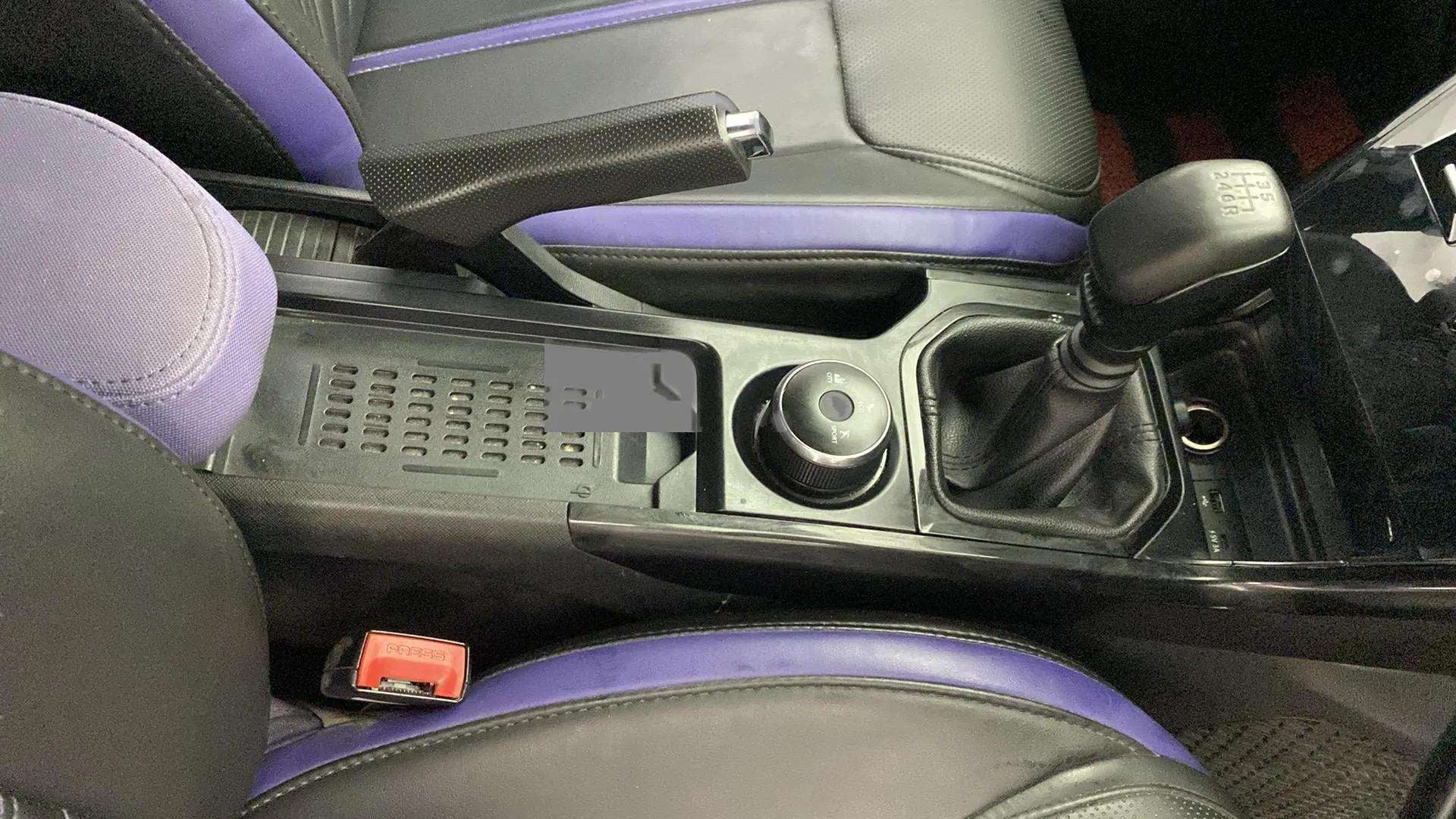 Center console and gear lever of a Tata Nexon 2017-2023