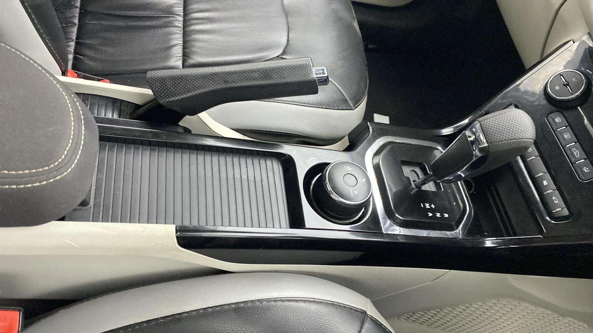 Center console and gear selector of a Tata Nexon 2017-2023