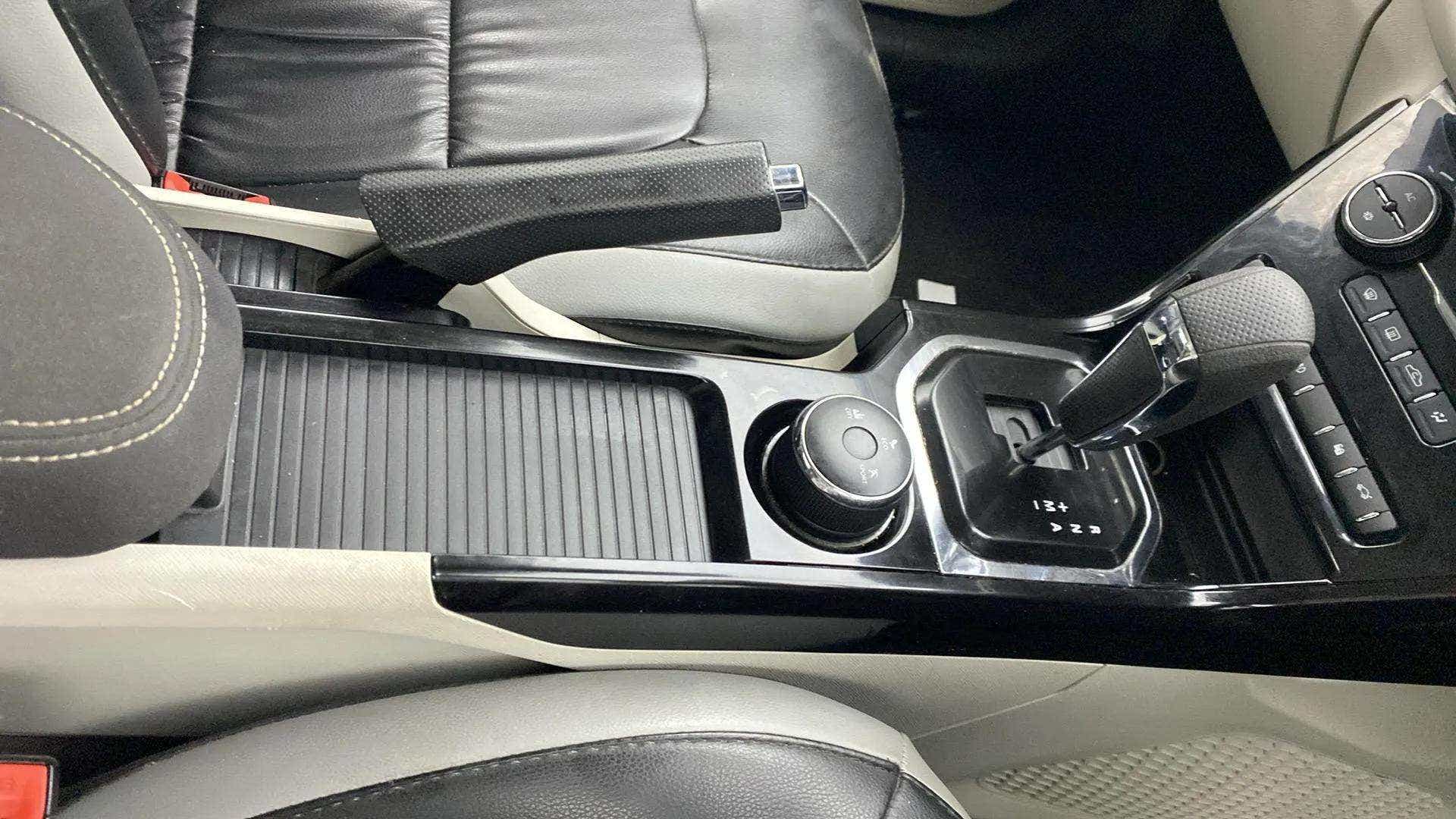 Center console and gear selector of a Tata Nexon 2017-2023