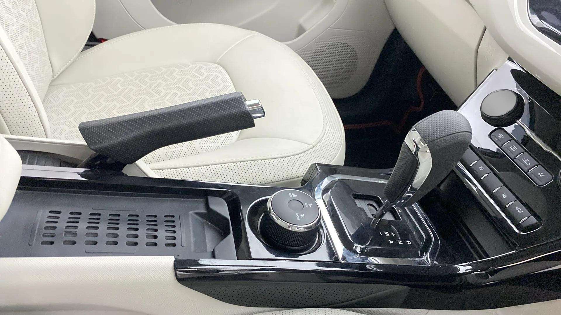 Center console and gear lever of a Tata Nexon 2017-2023