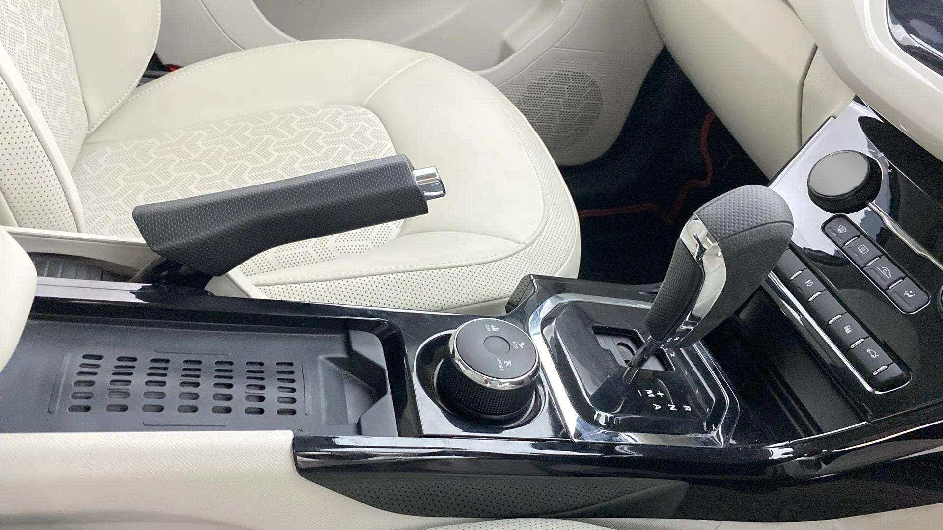 Center console and gear lever of a Tata Nexon 2017-2023