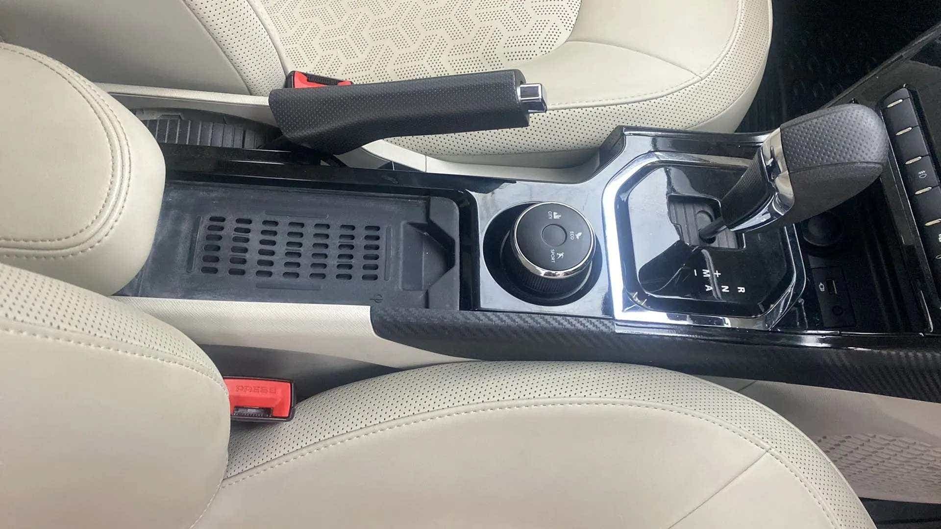 Center console and gear lever of a Tata Nexon 2017-2023