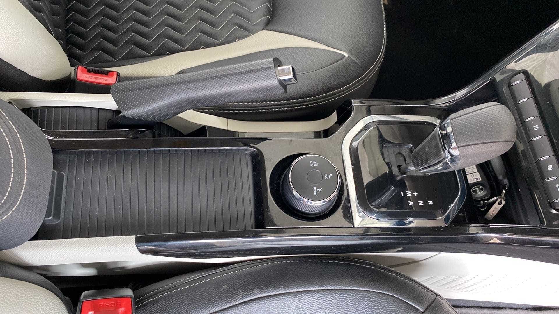 Center console and gear selector of a Tata Nexon 2017-2023