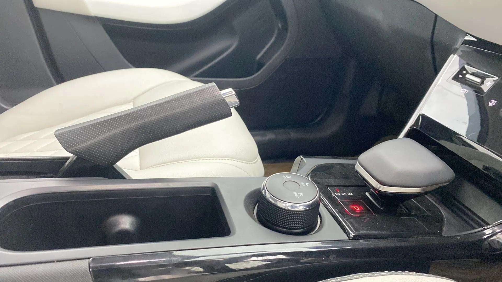 Center console of a Tata Nexon 2017-2023